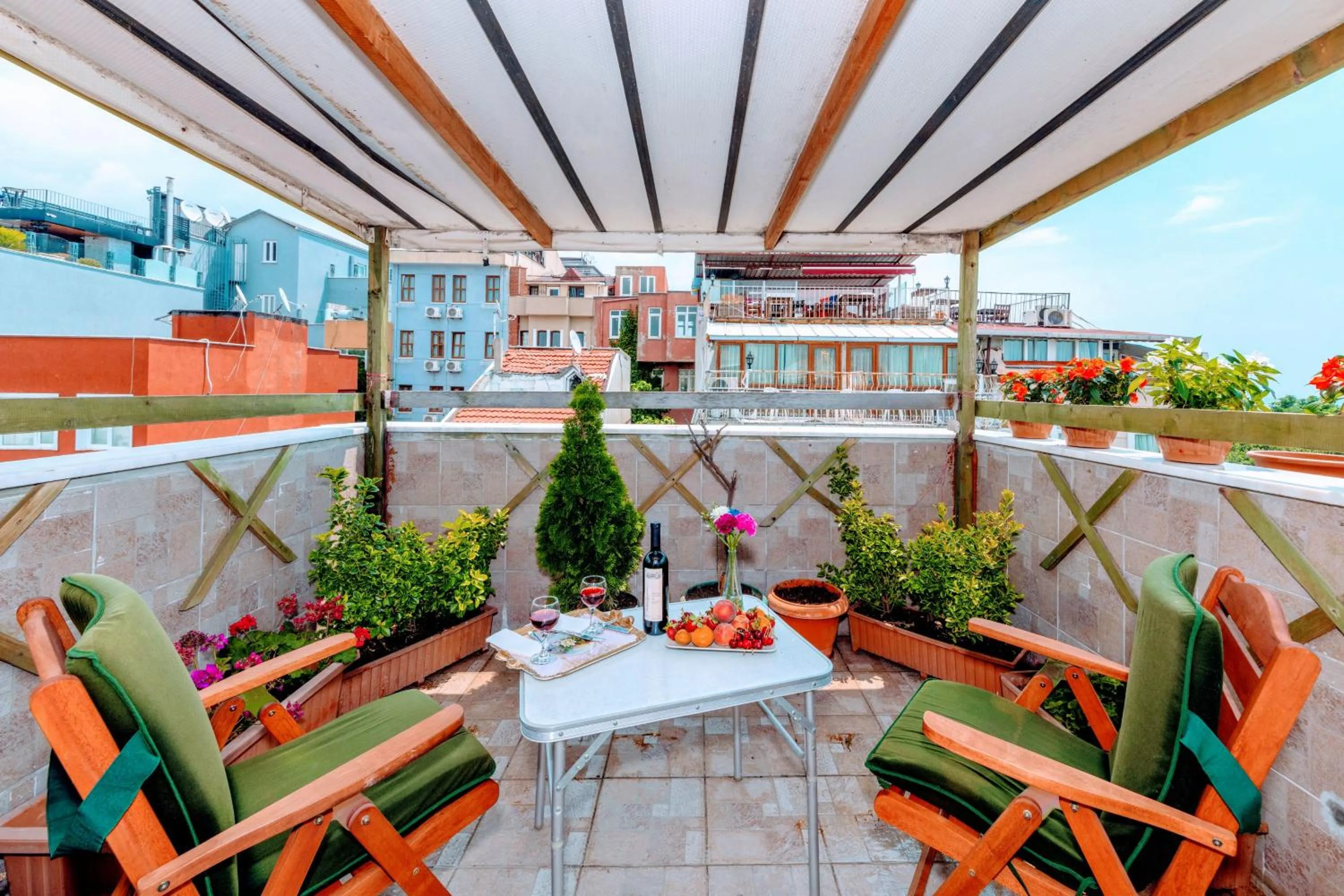 Balcony/Terrace in Walnut Shell Hotel