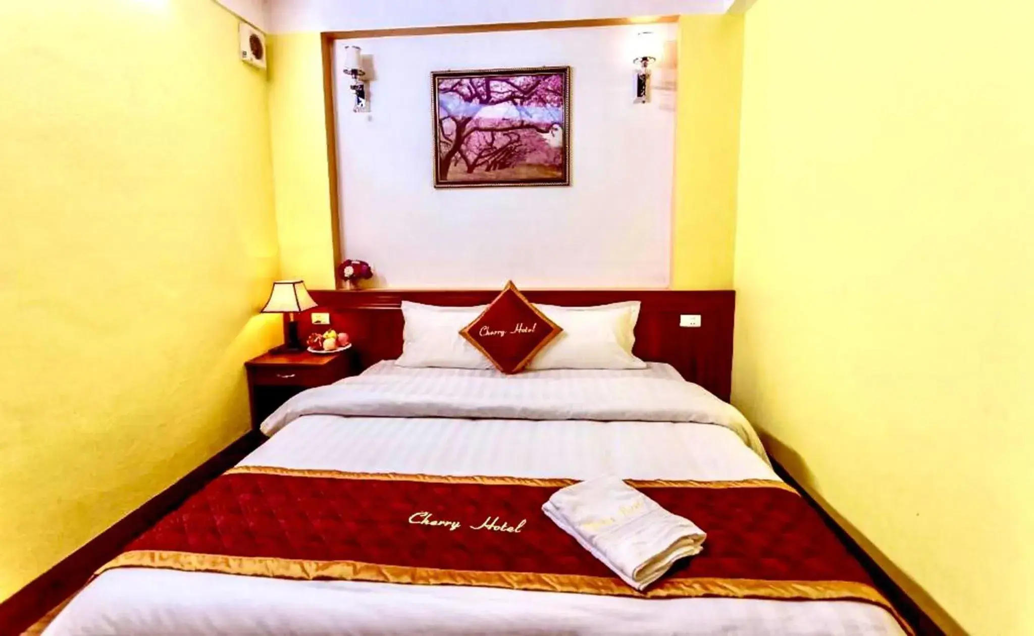 Photo of the whole room, Bed in Cherry Hotel Photo of the whole room, Bed in Cherry Hotel