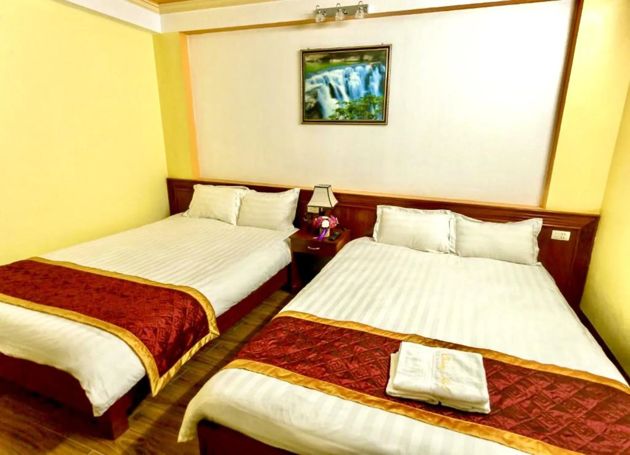 Photo of the whole room, Bed in Cherry Hotel