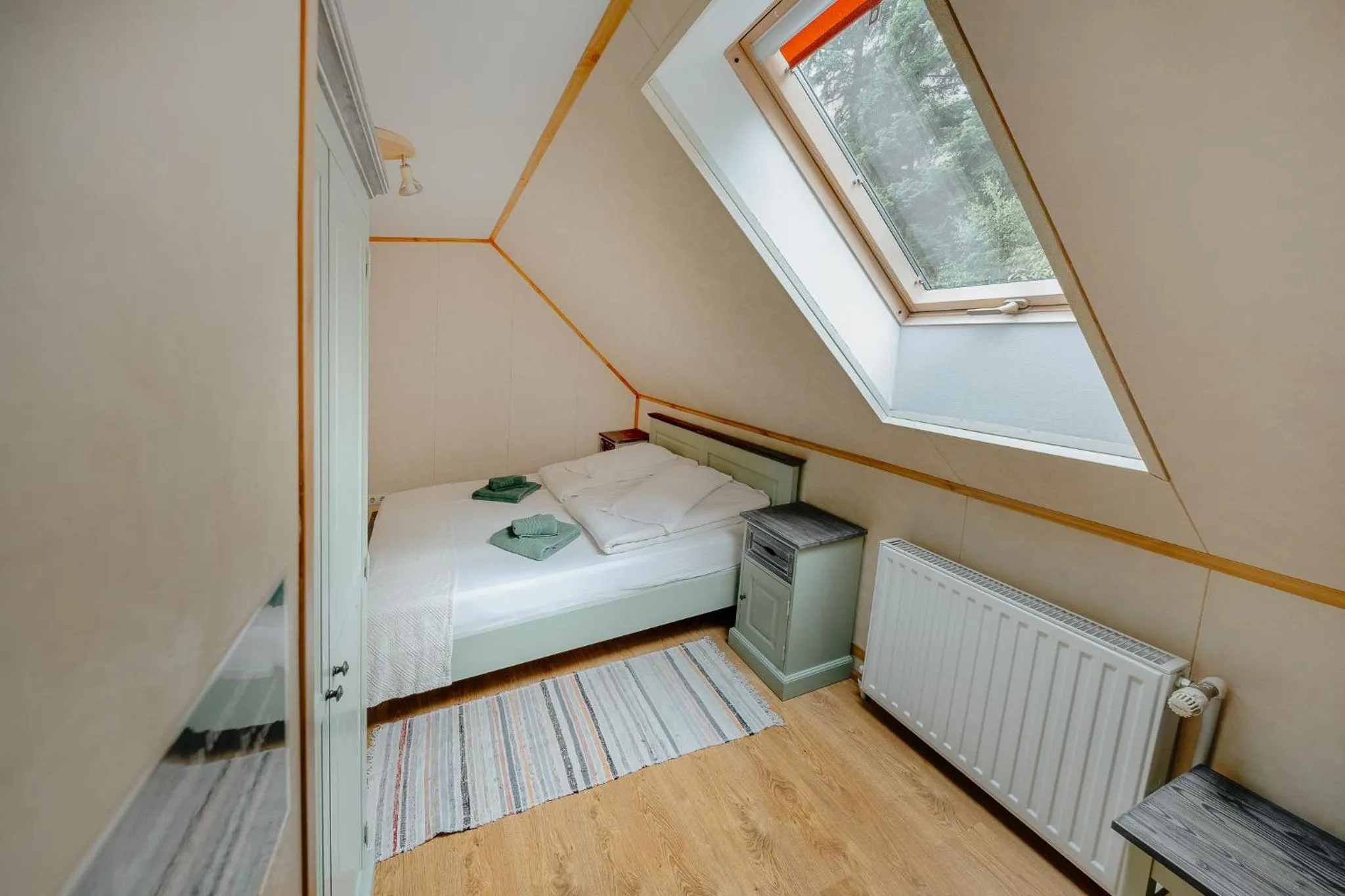 Bed in Pensiunea Vanatorul