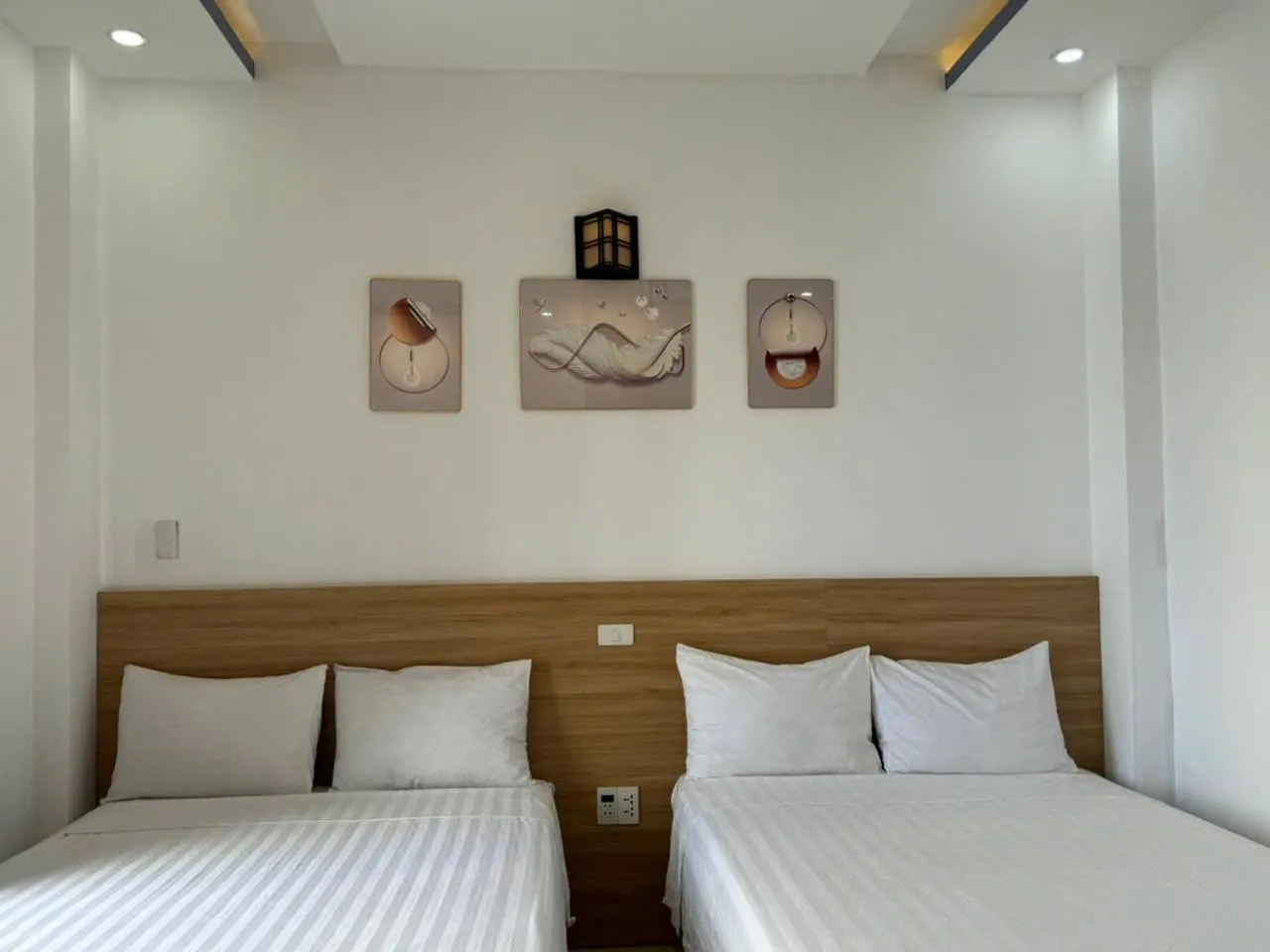 Property building, Bed in Thanh Hiền HB Hotel
