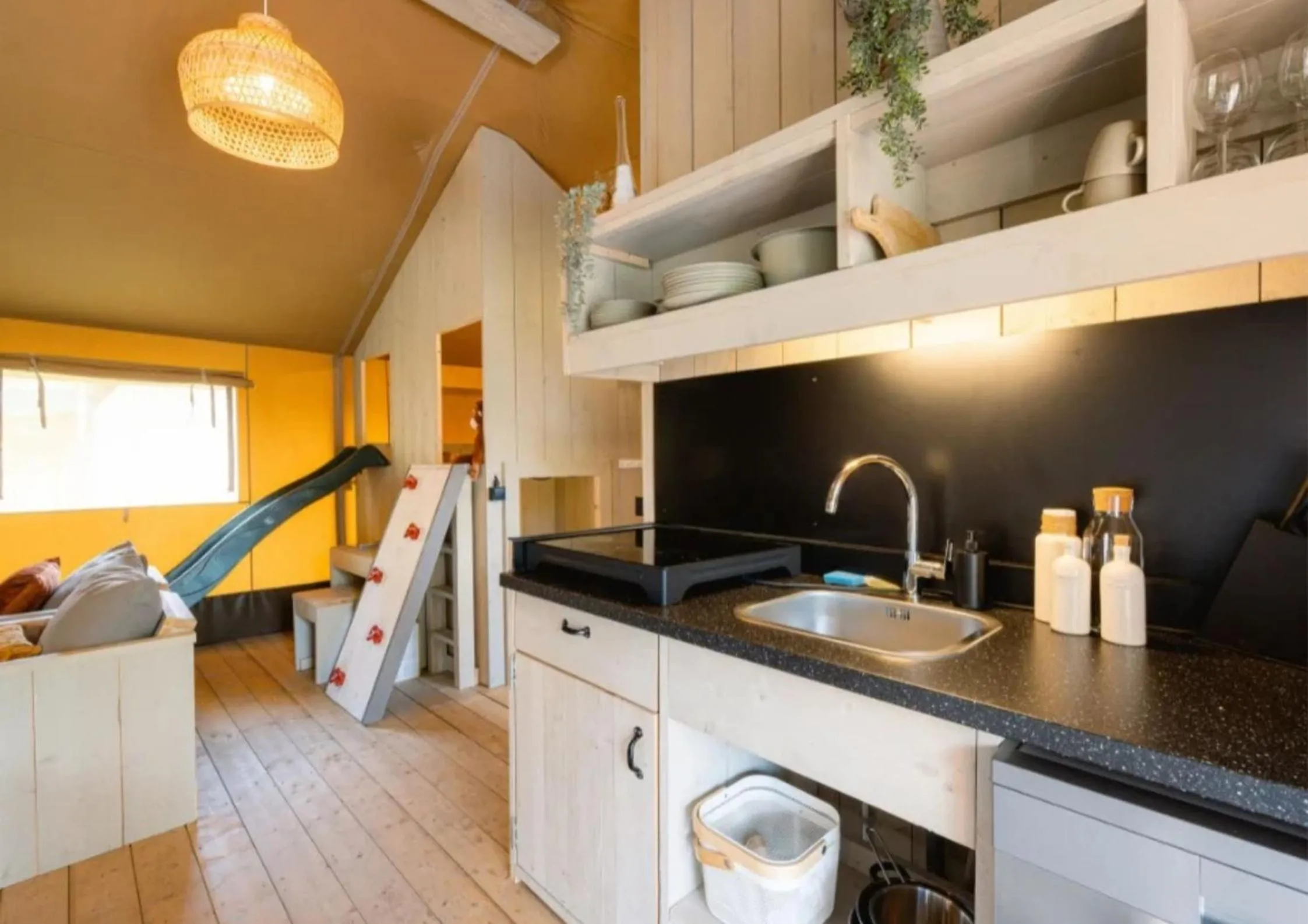 Kitchen or kitchenette in Camping de Brem