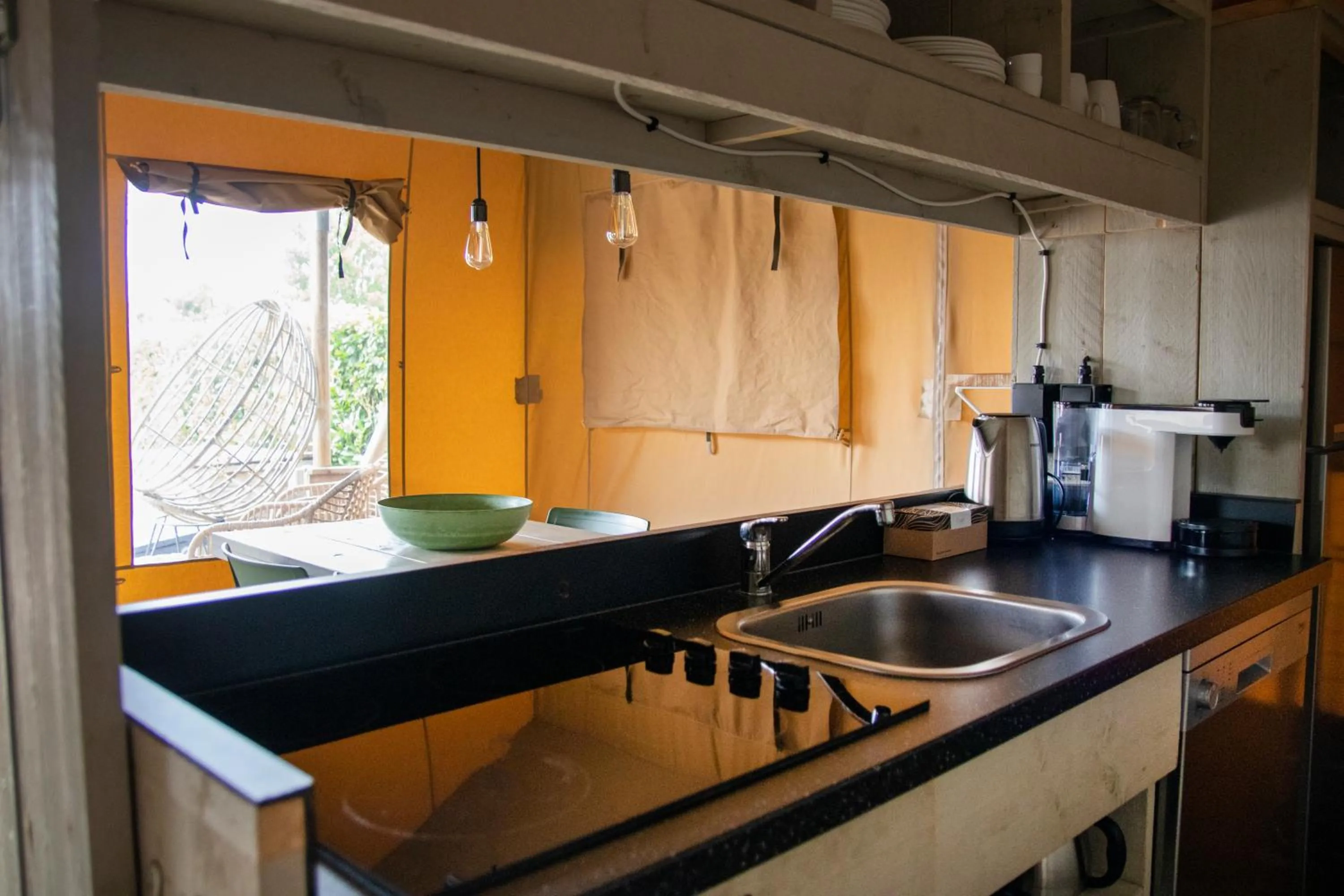 Kitchen or kitchenette in Camping de Brem