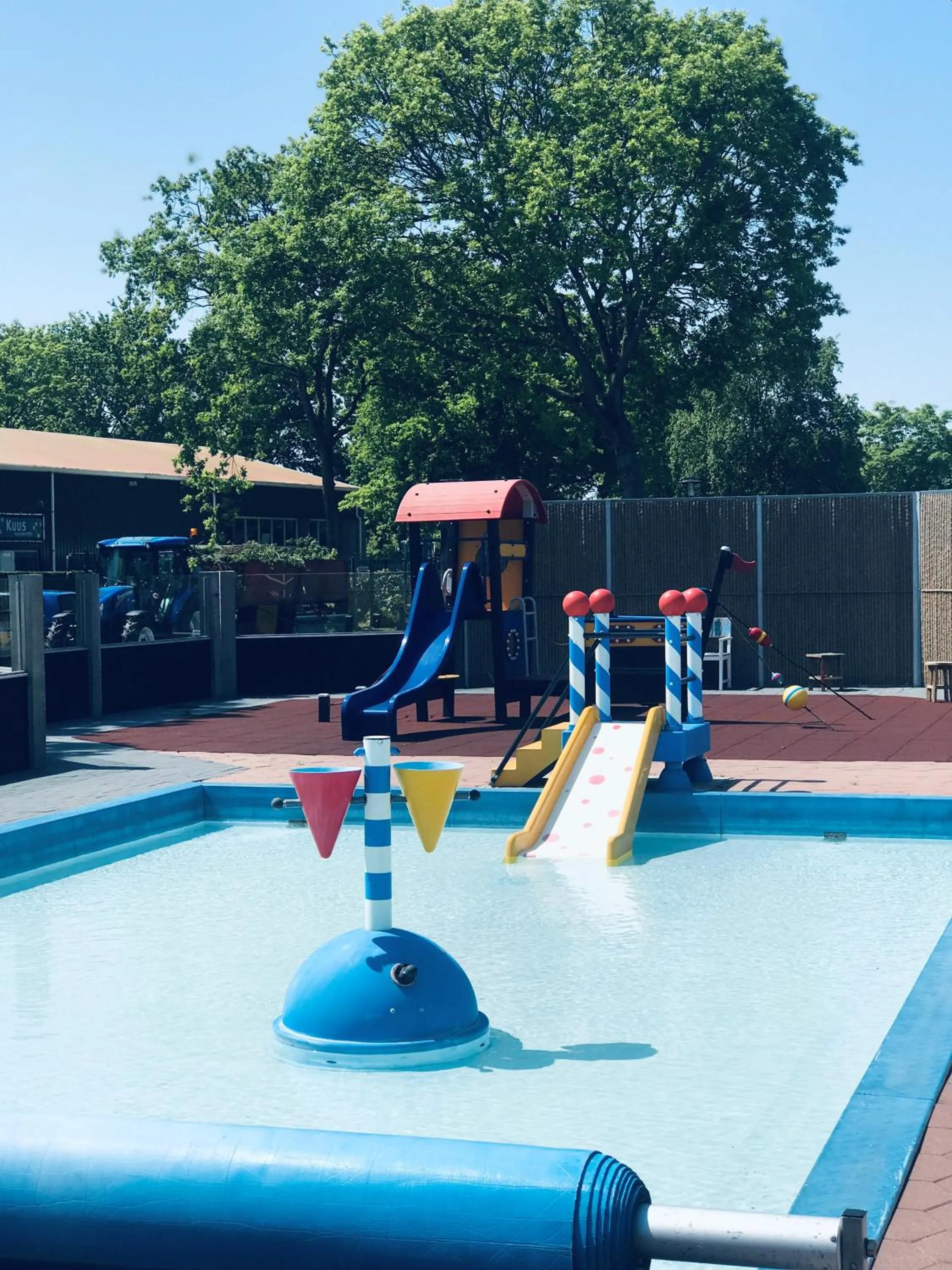 Swimming pool in Camping de Brem