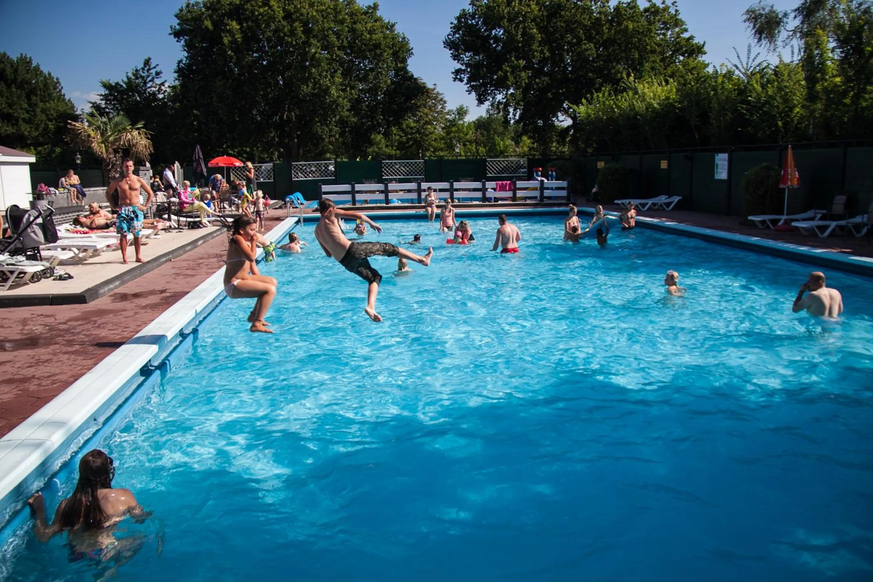 Swimming pool in Camping de Brem