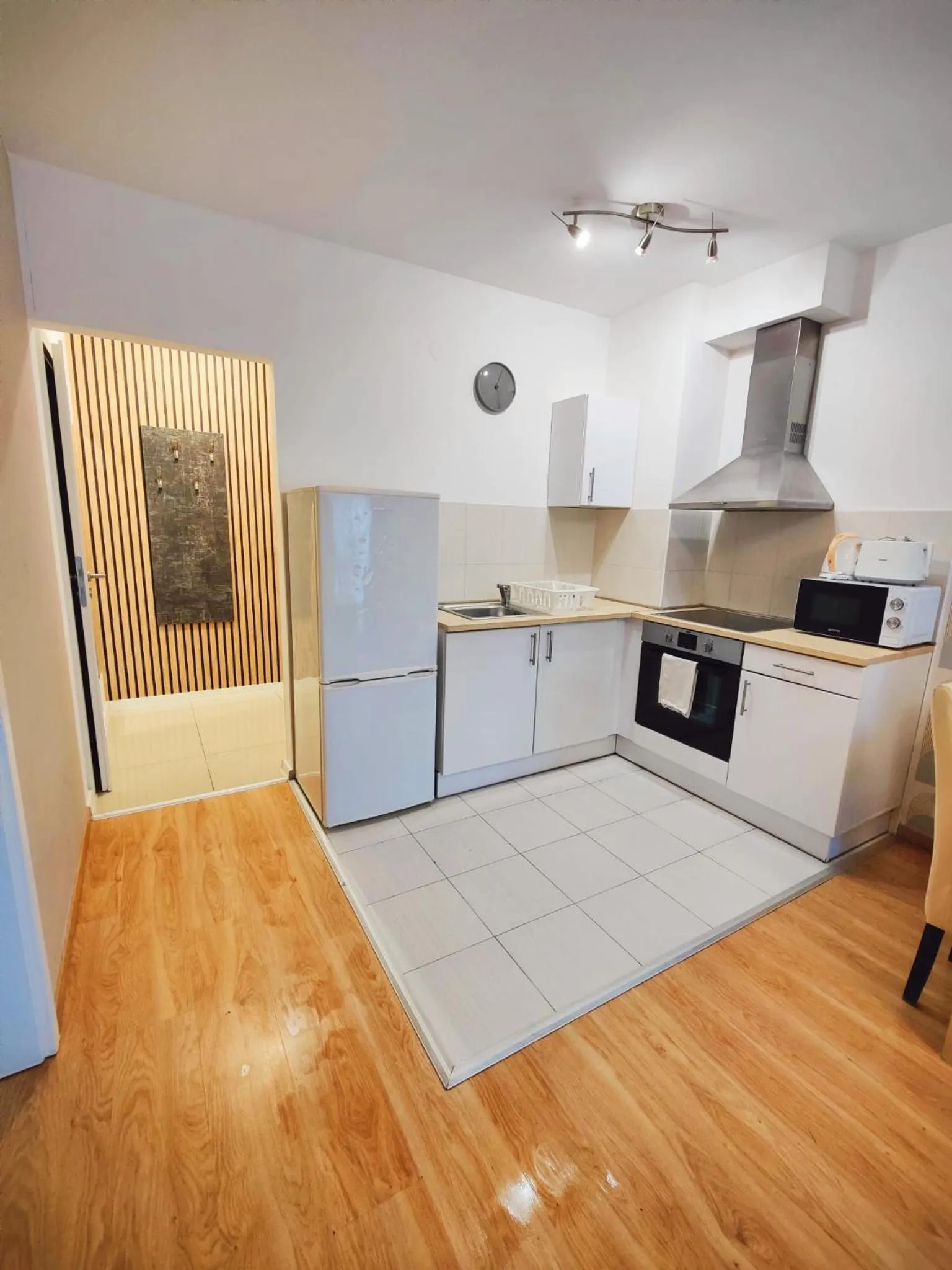 microwave in Maple Tree Budget Apartments