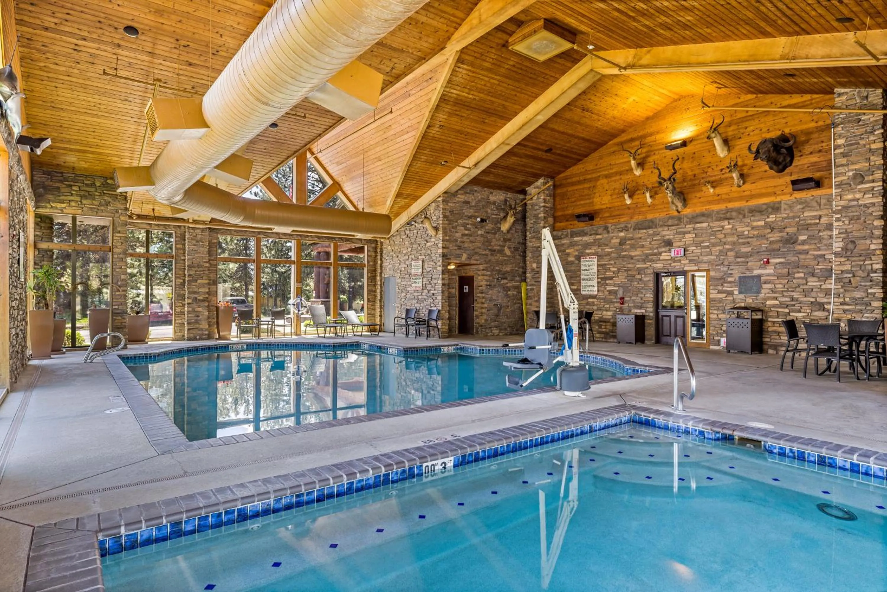 Pool view in The Evergreen Hotel