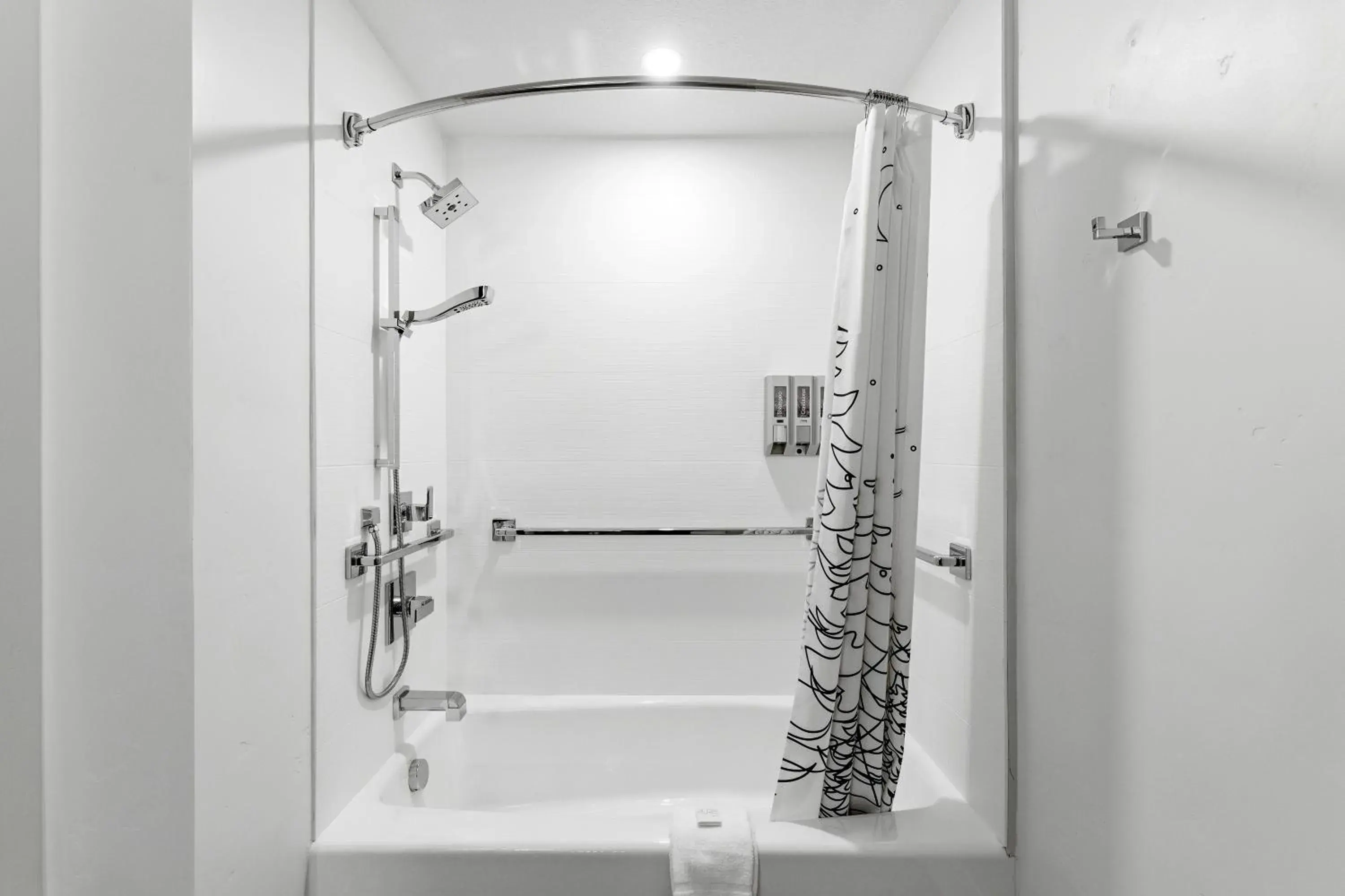 Double Room - Disability Access in The Evergreen Hotel Double Room - Disability Access in The Evergreen Hotel