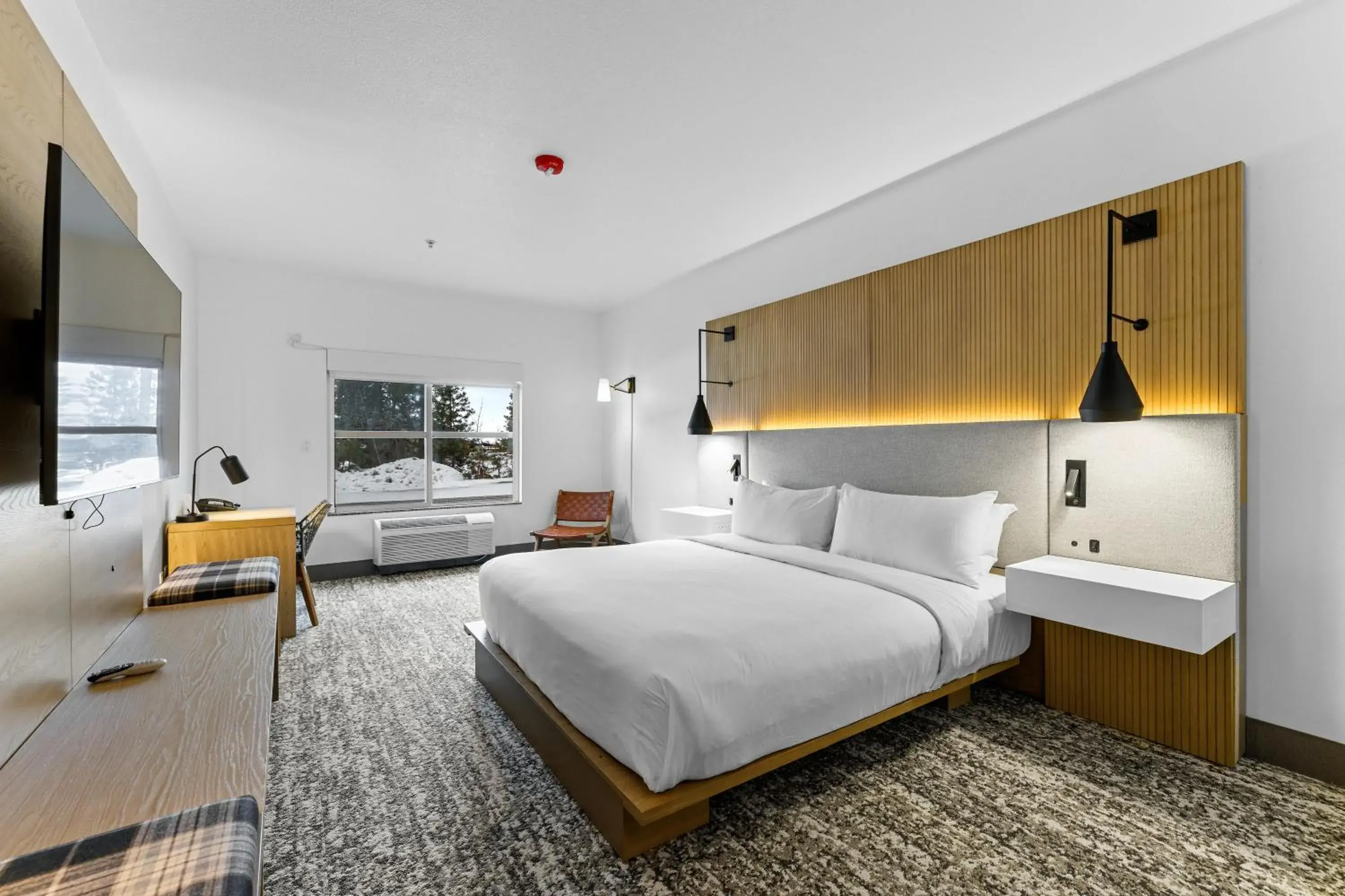 Bed in The Evergreen Hotel Bed in The Evergreen Hotel