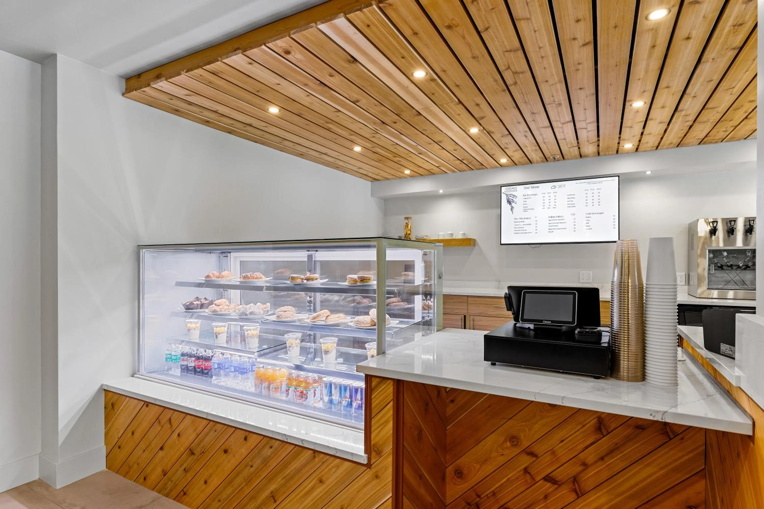 Coffee/tea facilities in The Evergreen Hotel