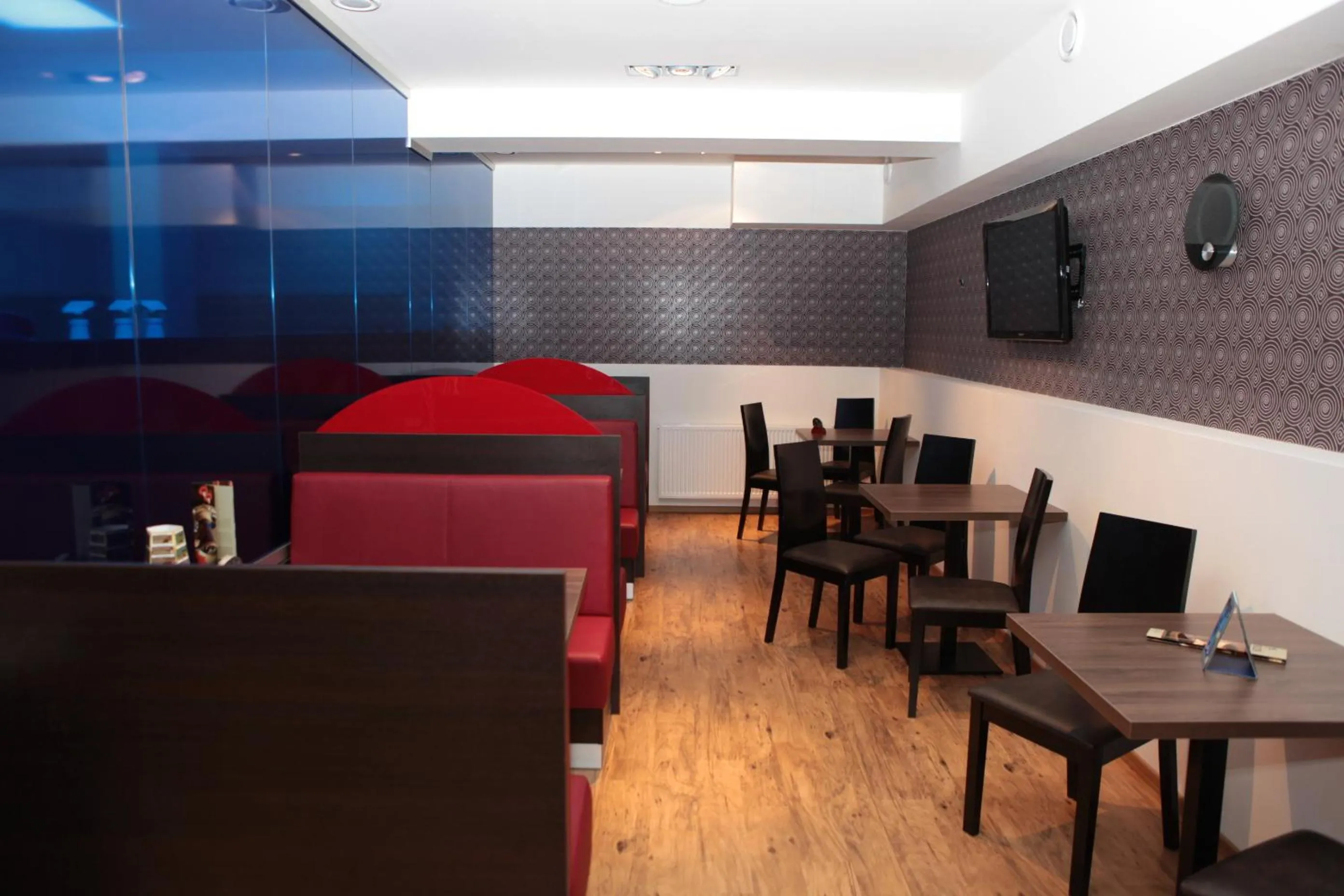 Restaurant/places to eat in Penzion Mova