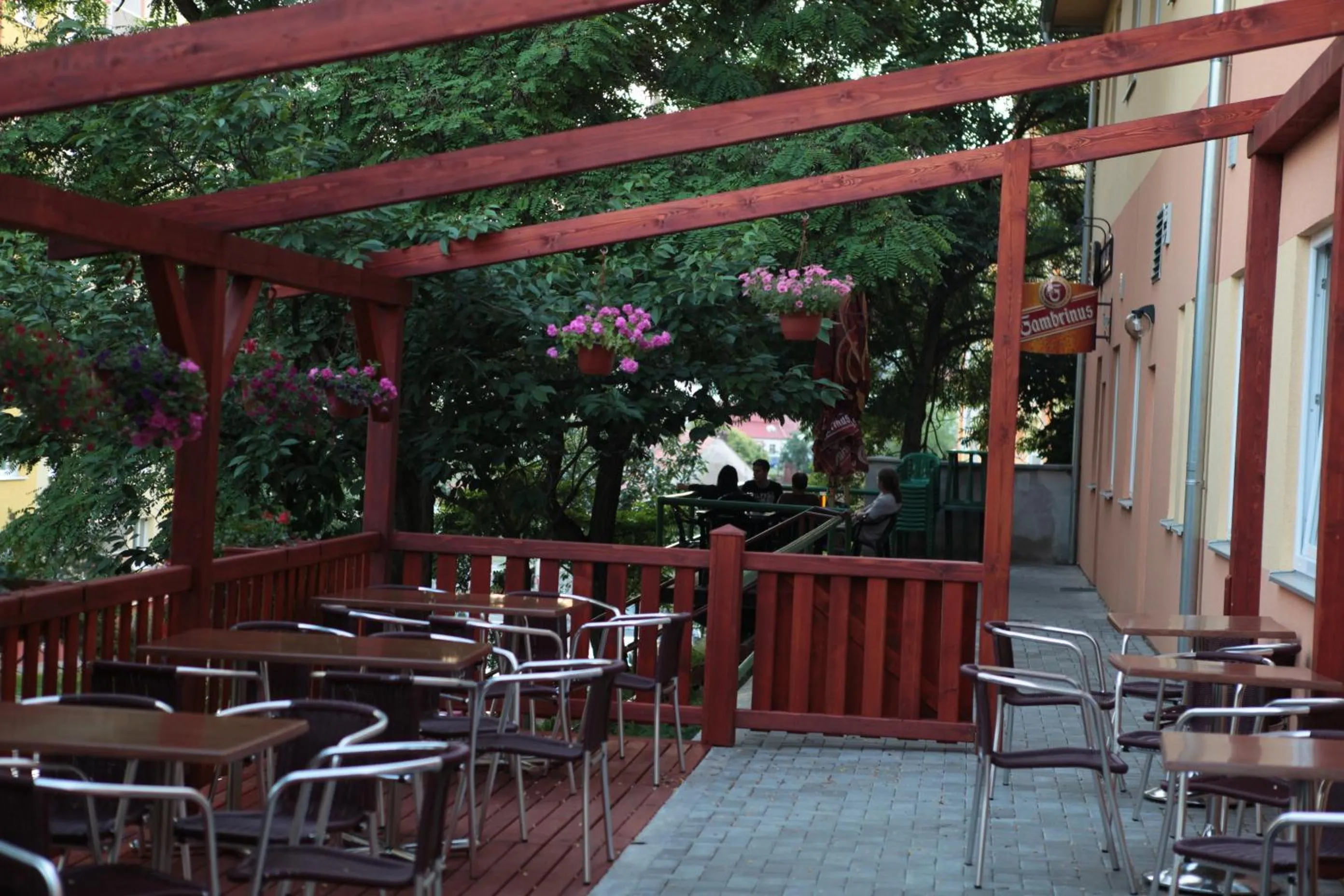Restaurant/places to eat in Penzion Mova