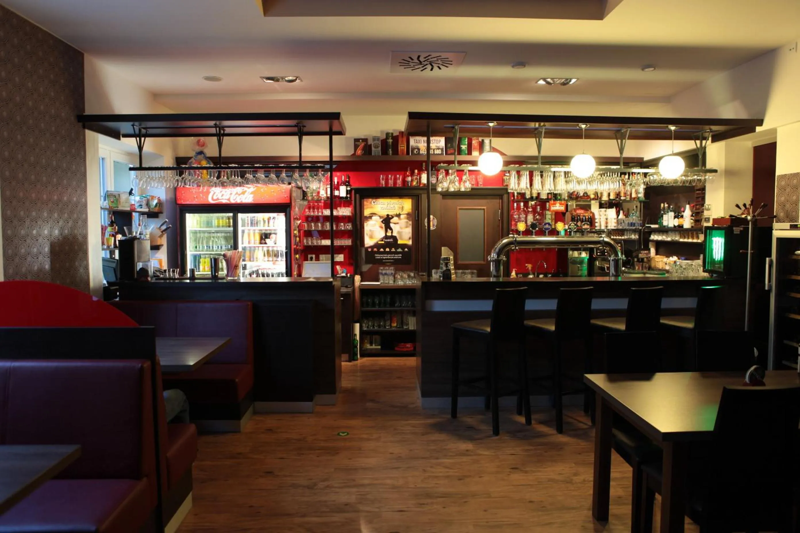 Restaurant/places to eat in Penzion Mova