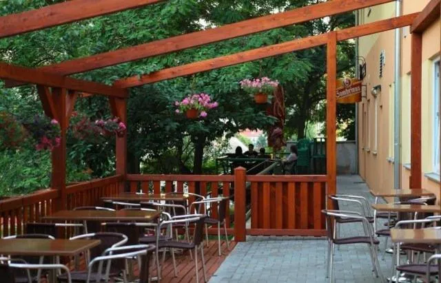 Restaurant/places to eat in Penzion Mova