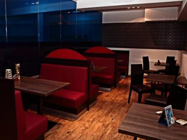 Restaurant/places to eat in Penzion Mova