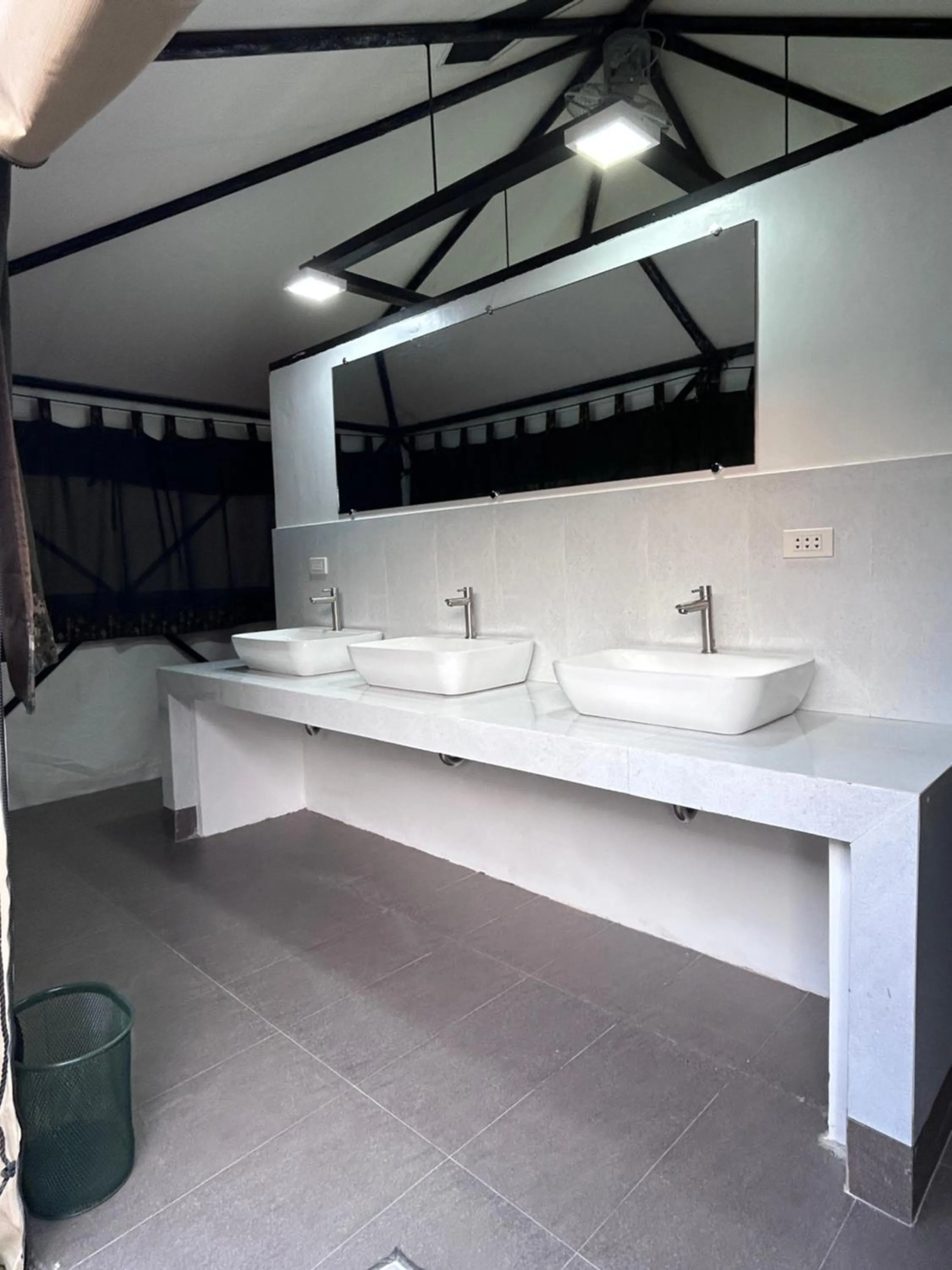 Toilet in Camp Backpackers Port Barton