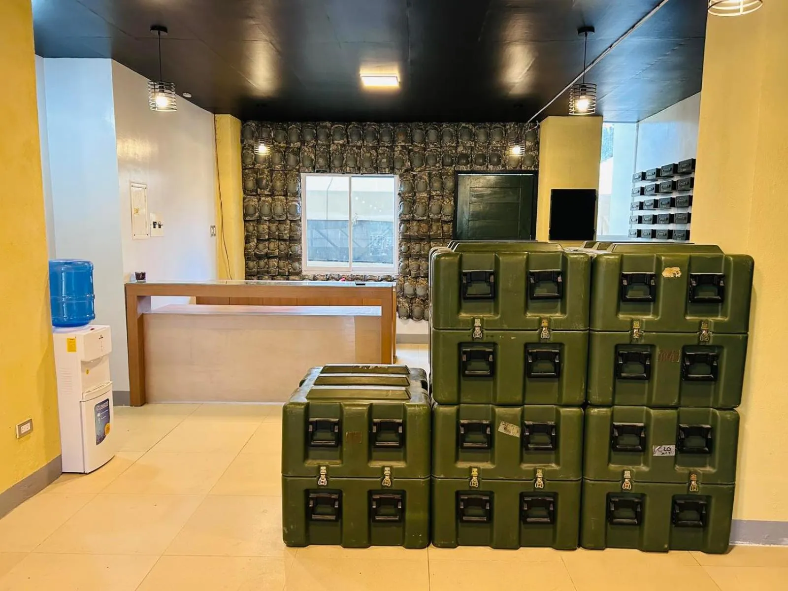 Communal lounge/ TV room in Camp Backpackers Port Barton