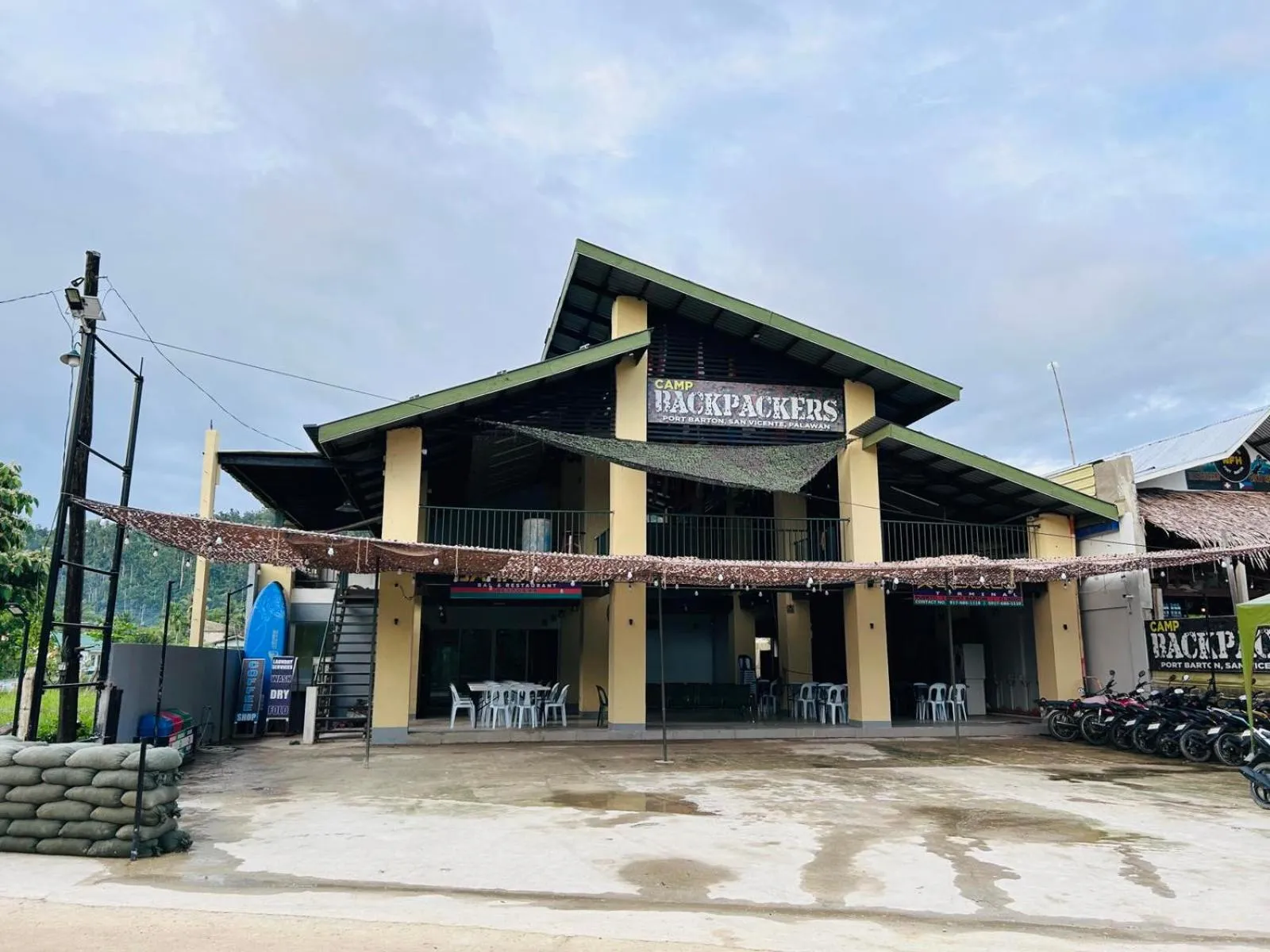 Day in Camp Backpackers Port Barton