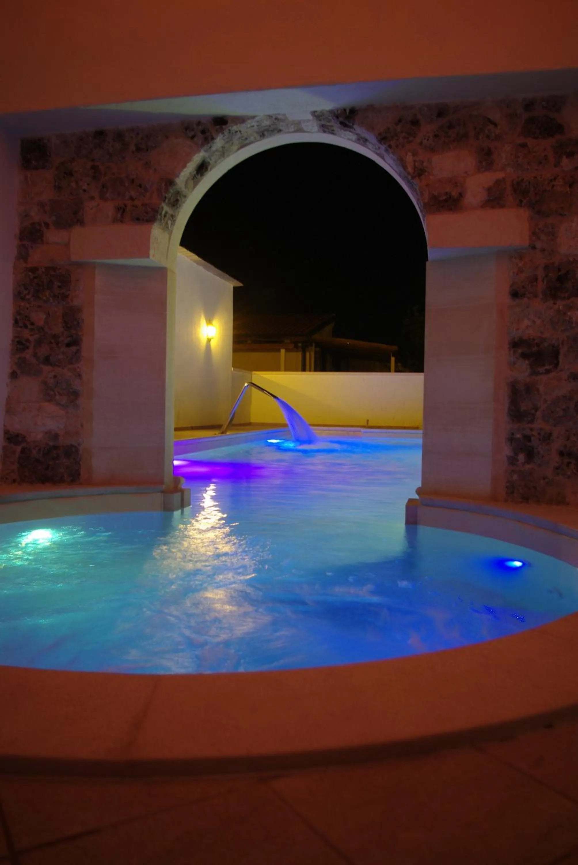 Hot Tub in Agriturismo Il Megalite
