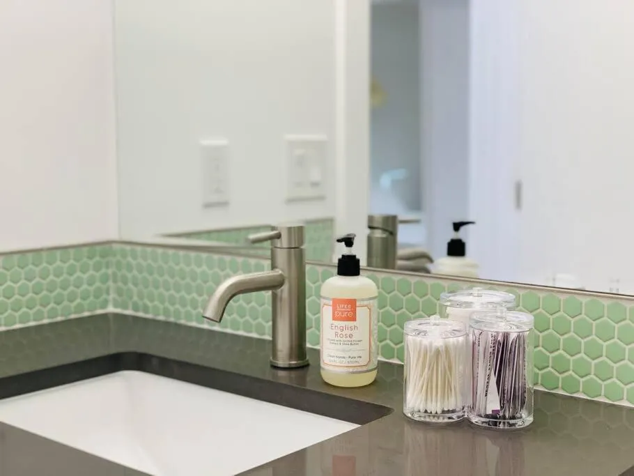 Intimate well appointed Studio w Pool