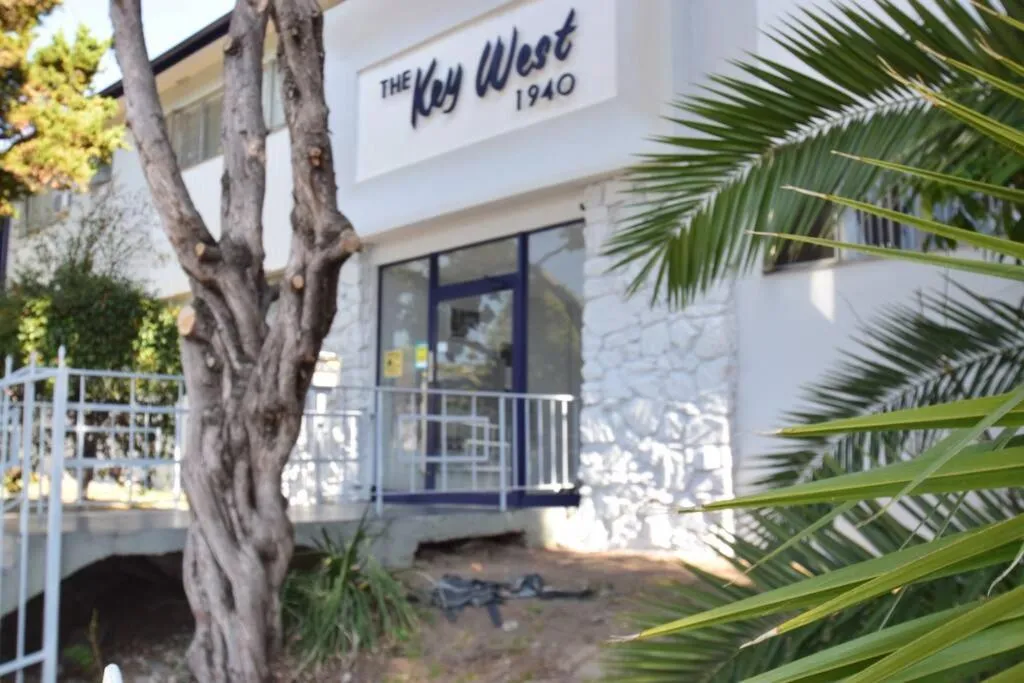 Property building in Hollywood Business Apartments