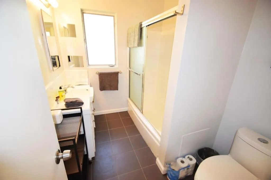Bathroom in Hollywood Business Apartments