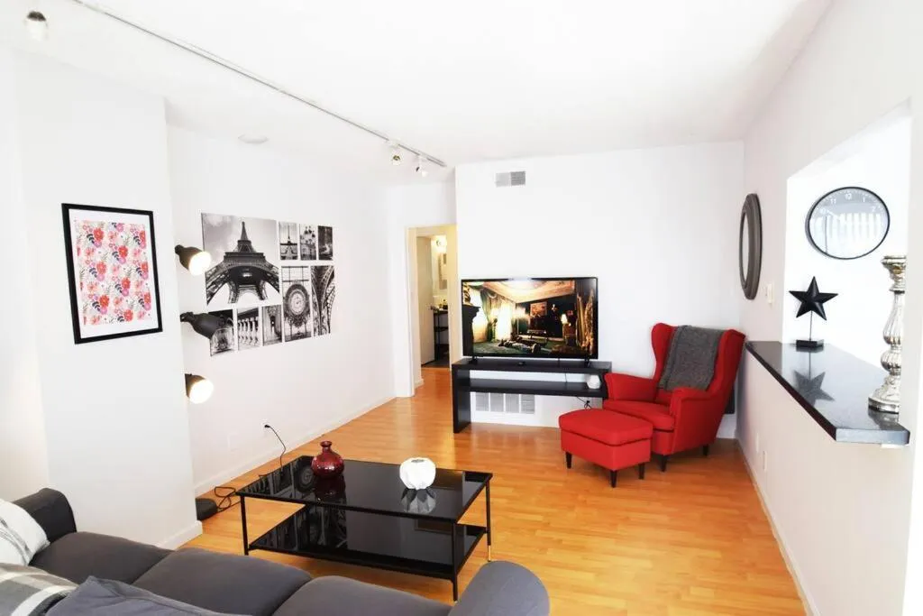 TV and multimedia in Hollywood Business Apartments