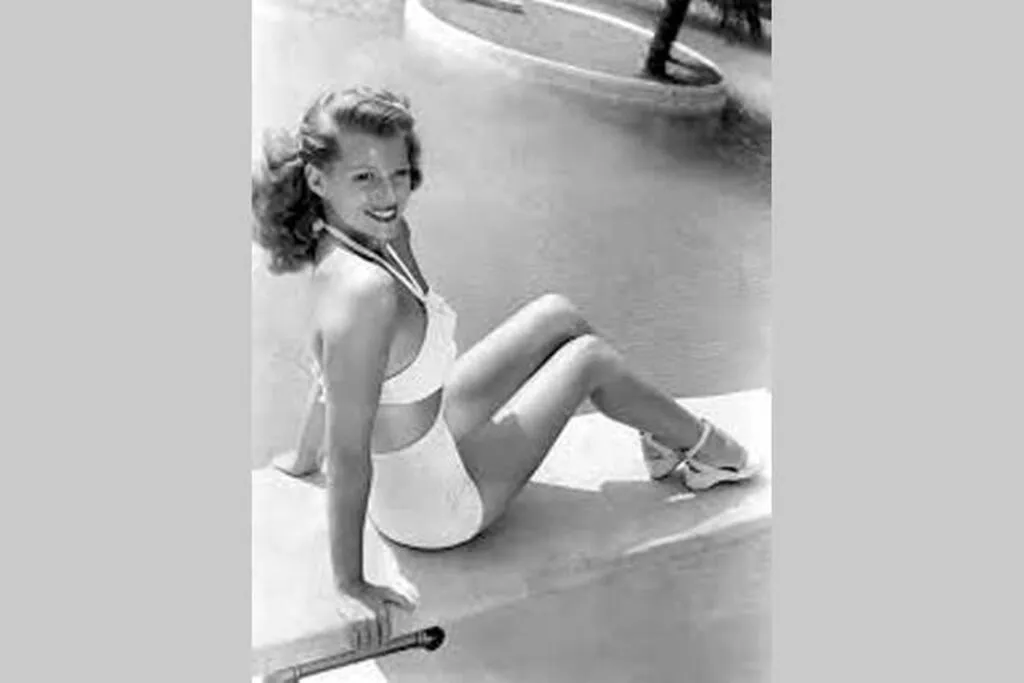 Swimming pool in Hollywood Business Apartments