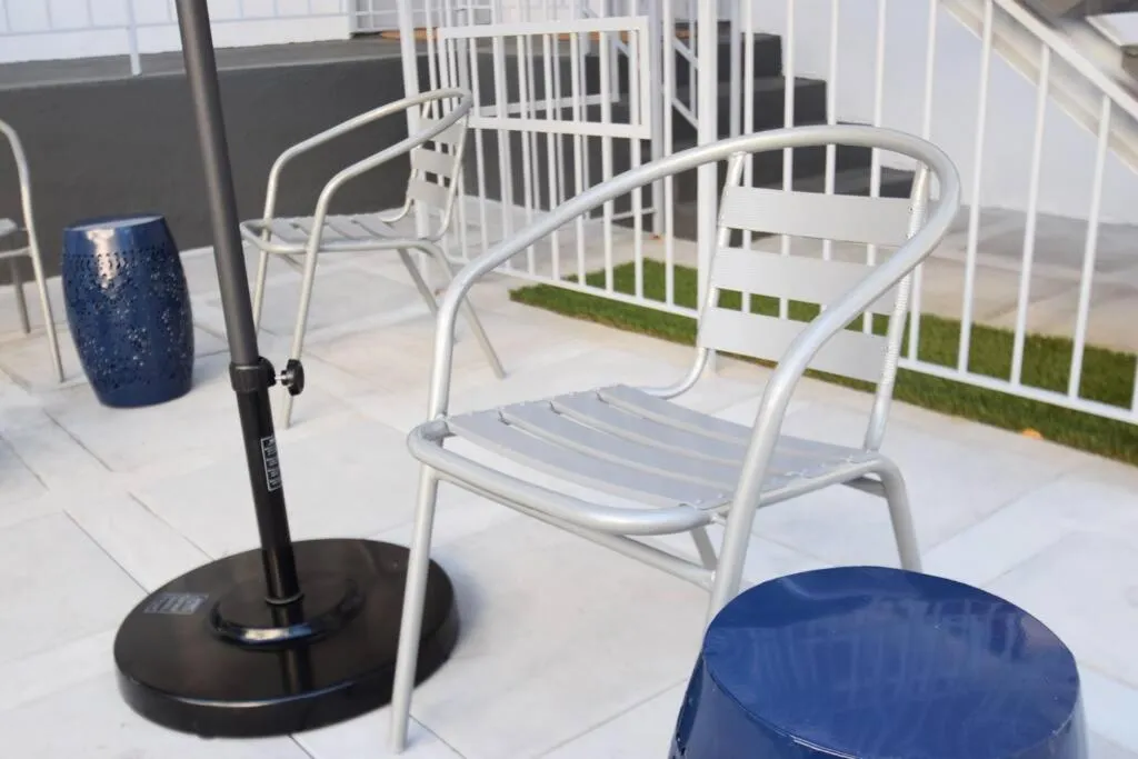 Swimming pool in Hollywood Business Apartments