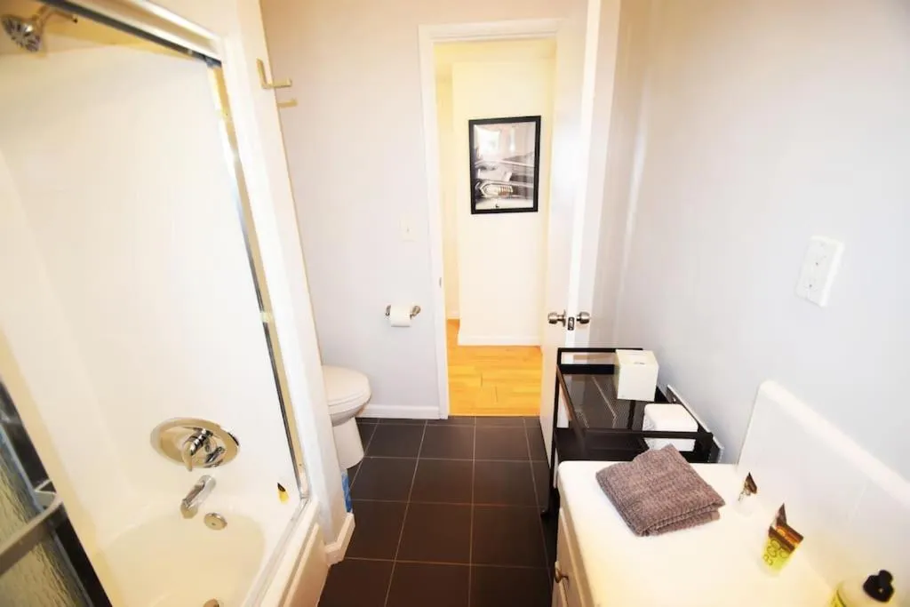 Bathroom in Hollywood Business Apartments