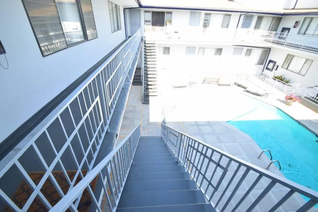 Property building in Hollywood Business Apartments