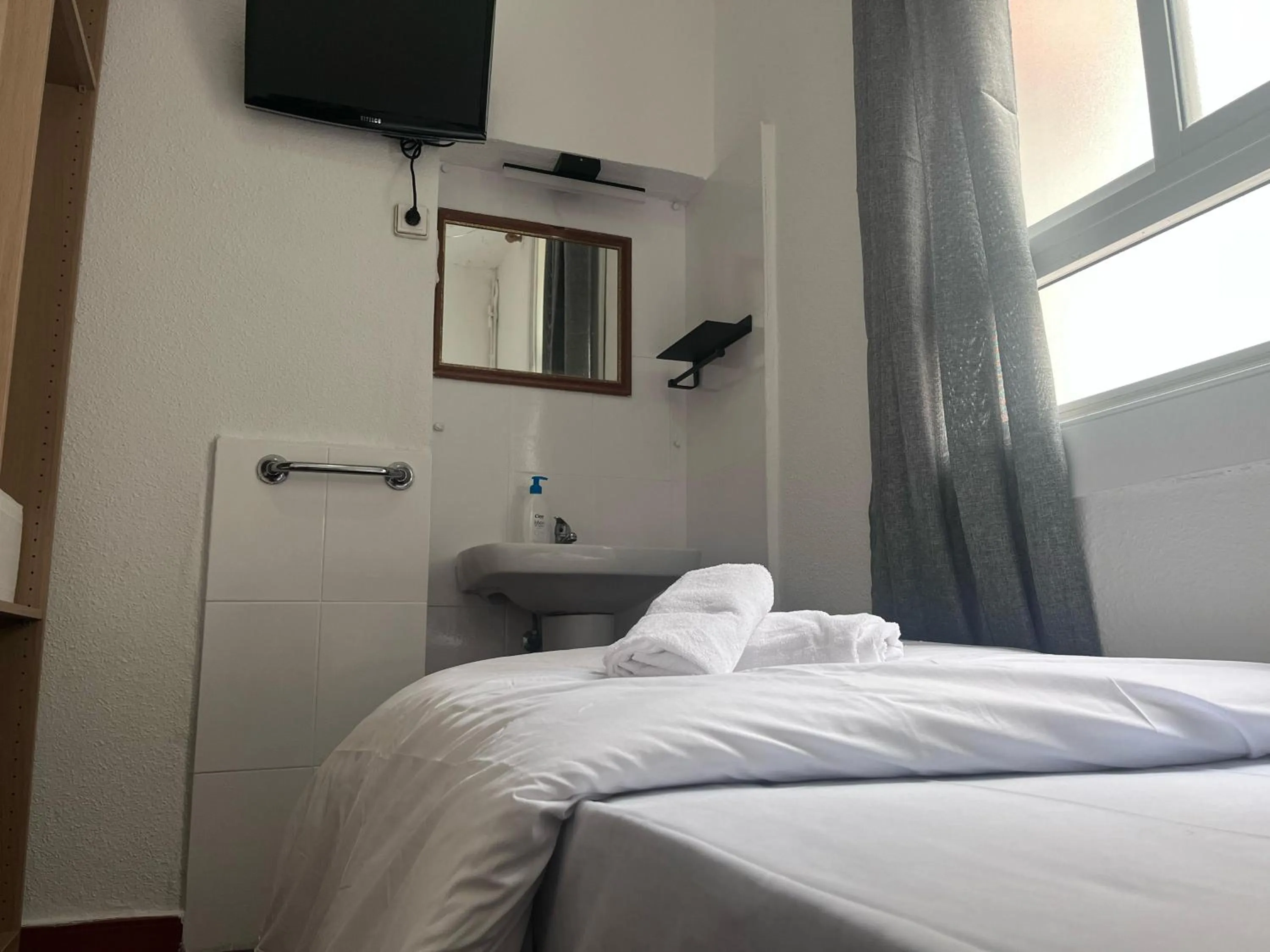 Bed in Hostal Alonso No Limit Madrid