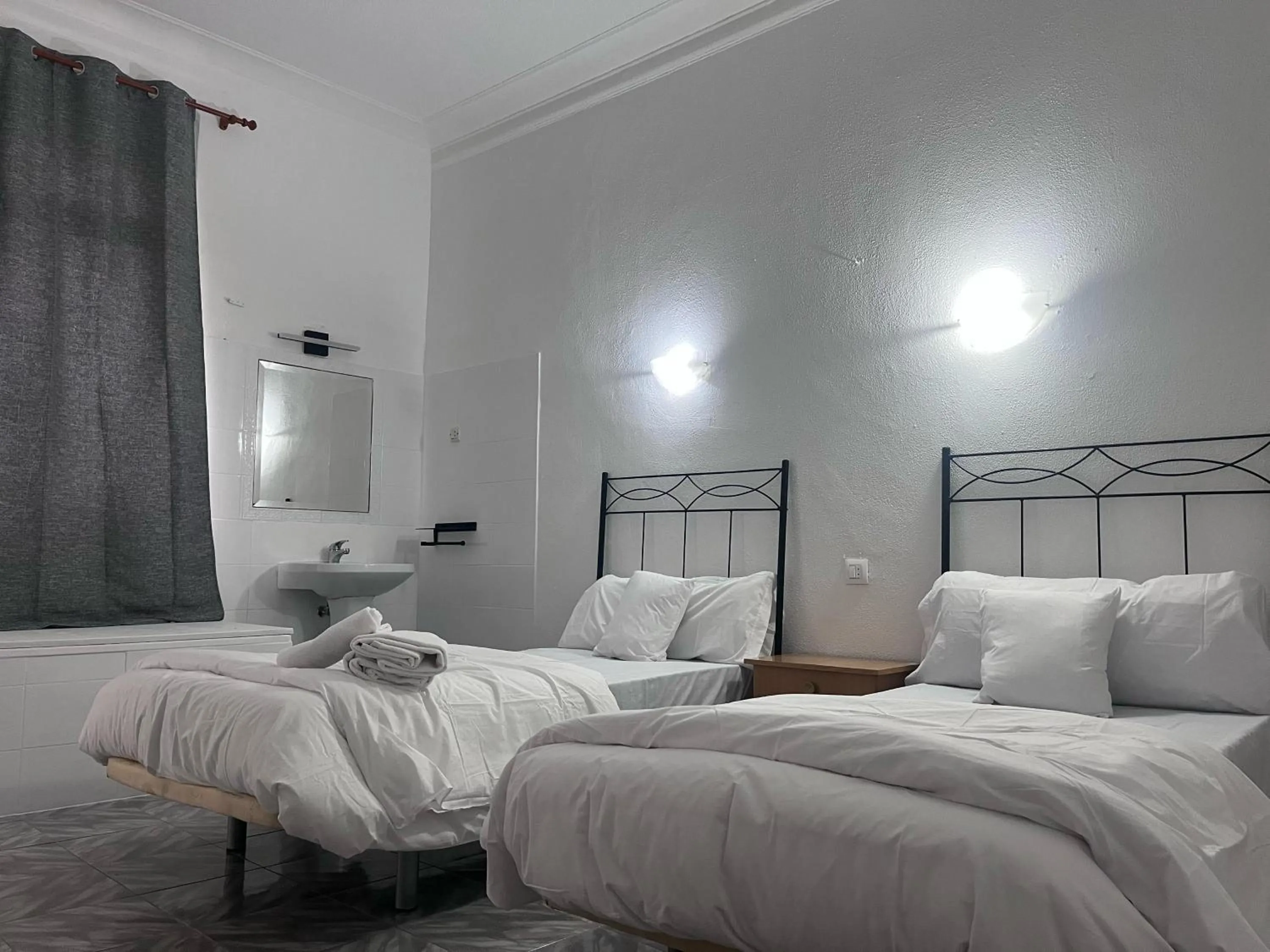 Bed in Hostal Alonso No Limit Madrid