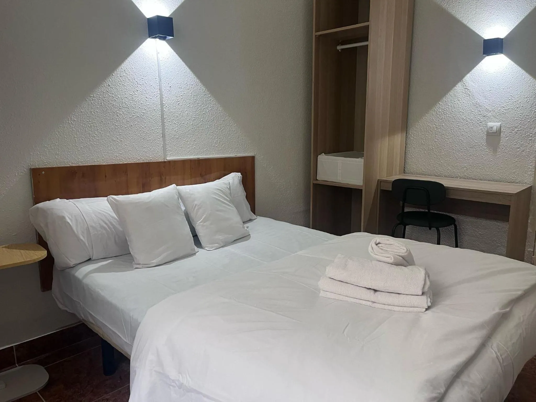 Bed in Hostal Alonso No Limit Madrid