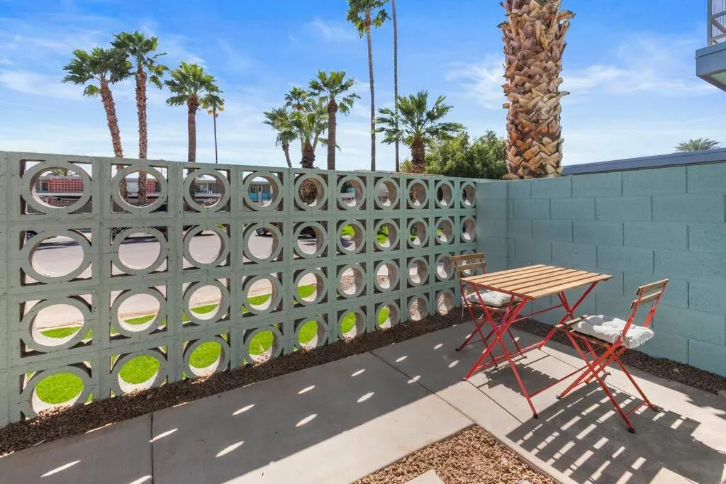 Poolside Studio w Rooftop Deck - Walk to Old Town