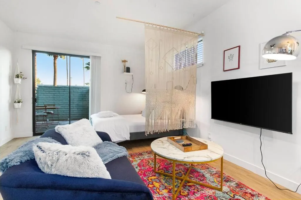 Poolside Studio w Rooftop Deck - Walk to Old Town