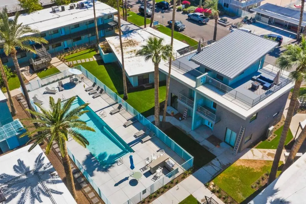 Poolside Studio w Rooftop Deck - Walk to Old Town