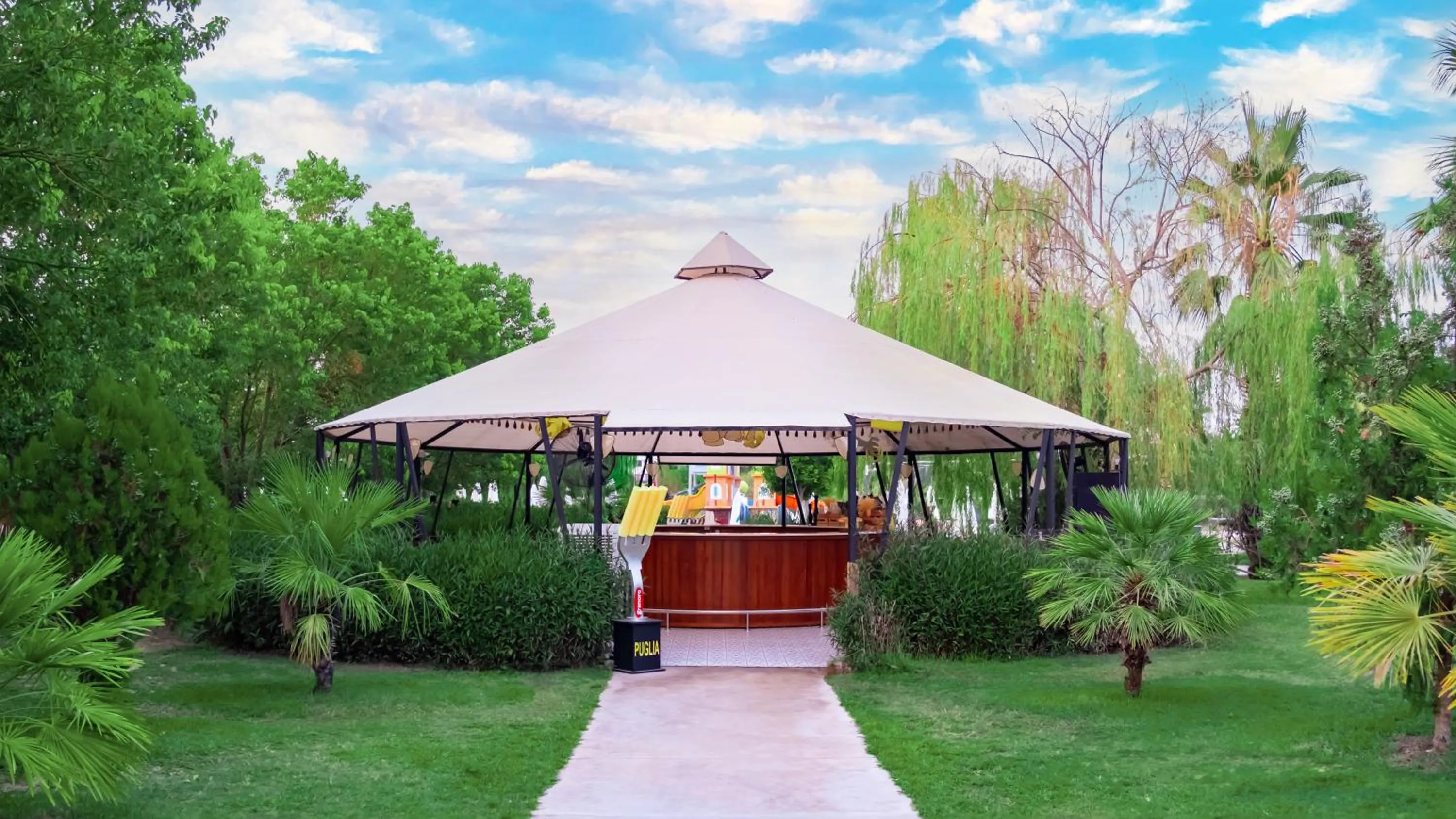 Restaurant/places to eat in Port Nature Luxury Resort