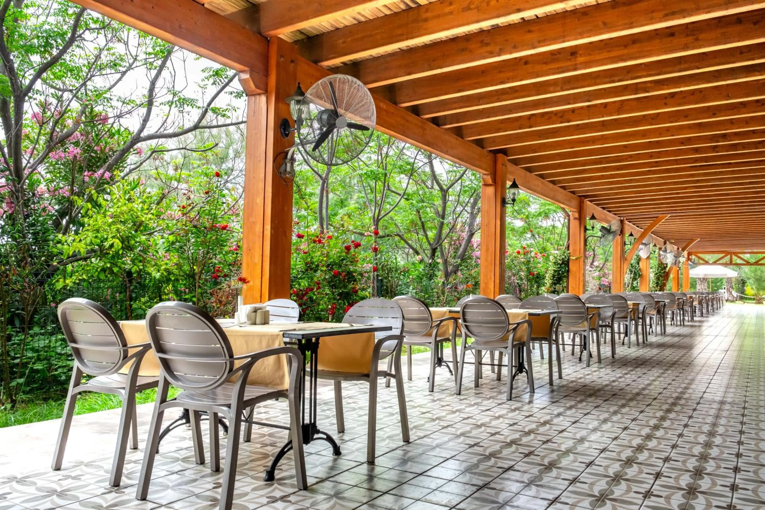 Restaurant/places to eat in Port Nature Luxury Resort