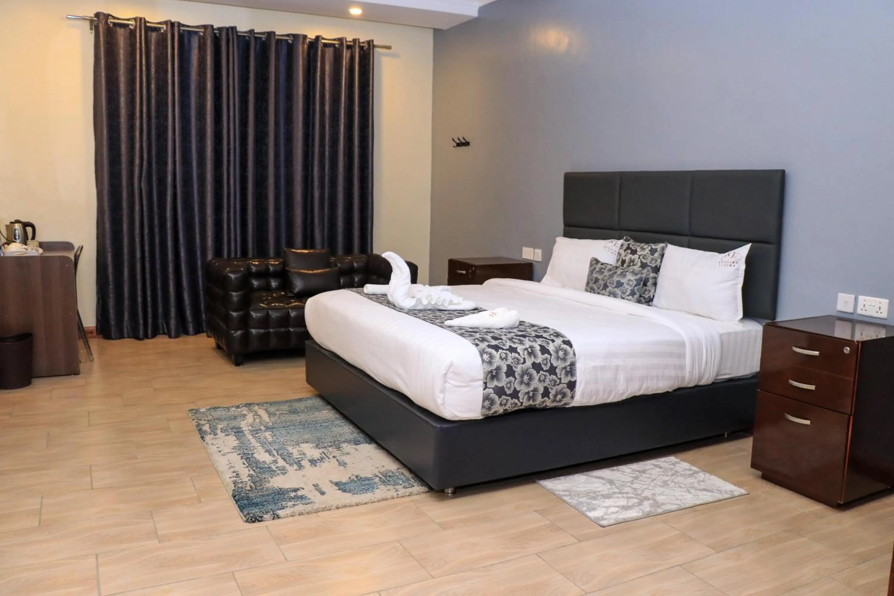 Living room, Bed in Lake Naivasha Lazarus Lodge