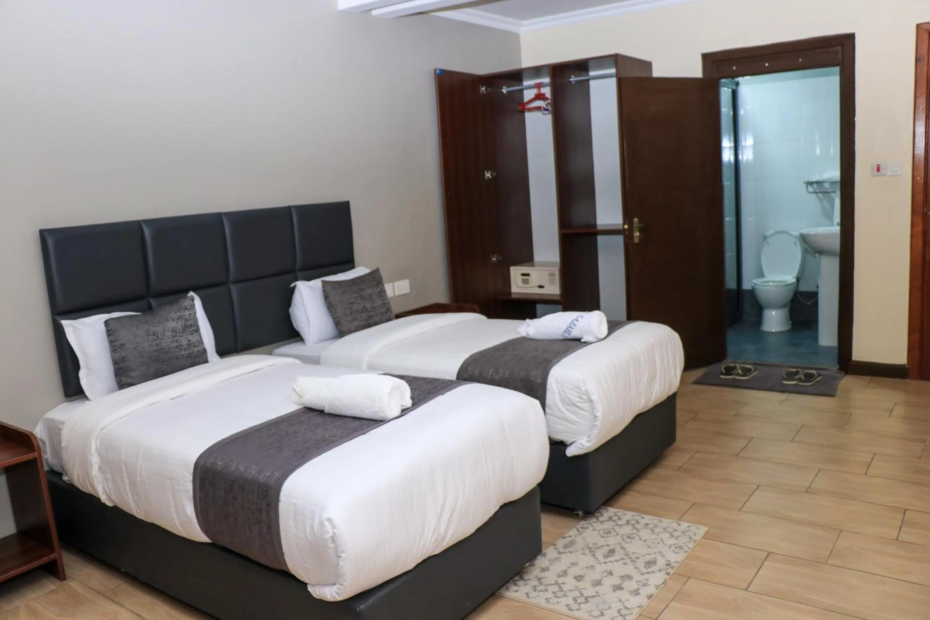 Photo of the whole room, Bed in Lake Naivasha Lazarus Lodge