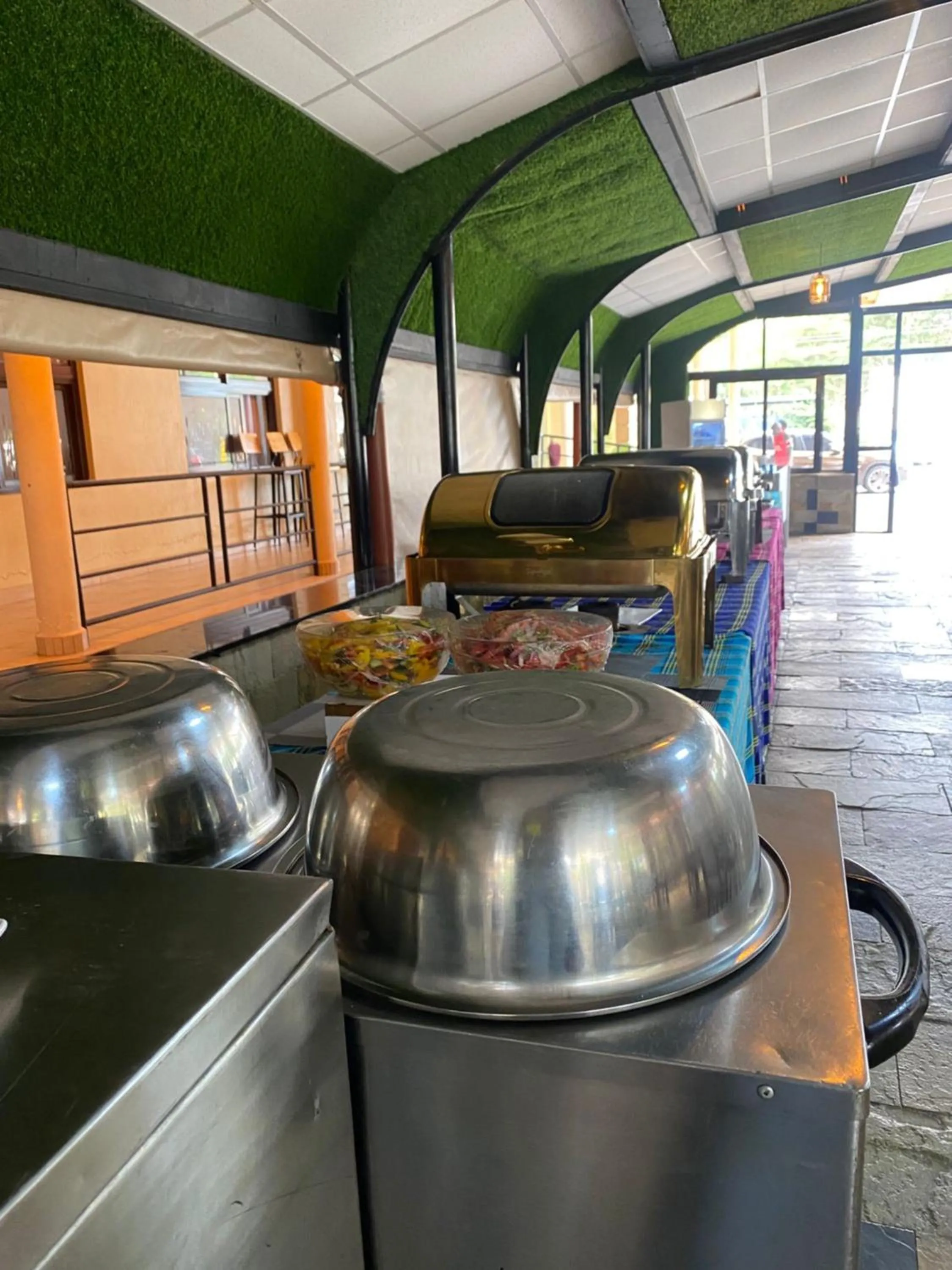 Restaurant/places to eat in Lake Naivasha Lazarus Lodge