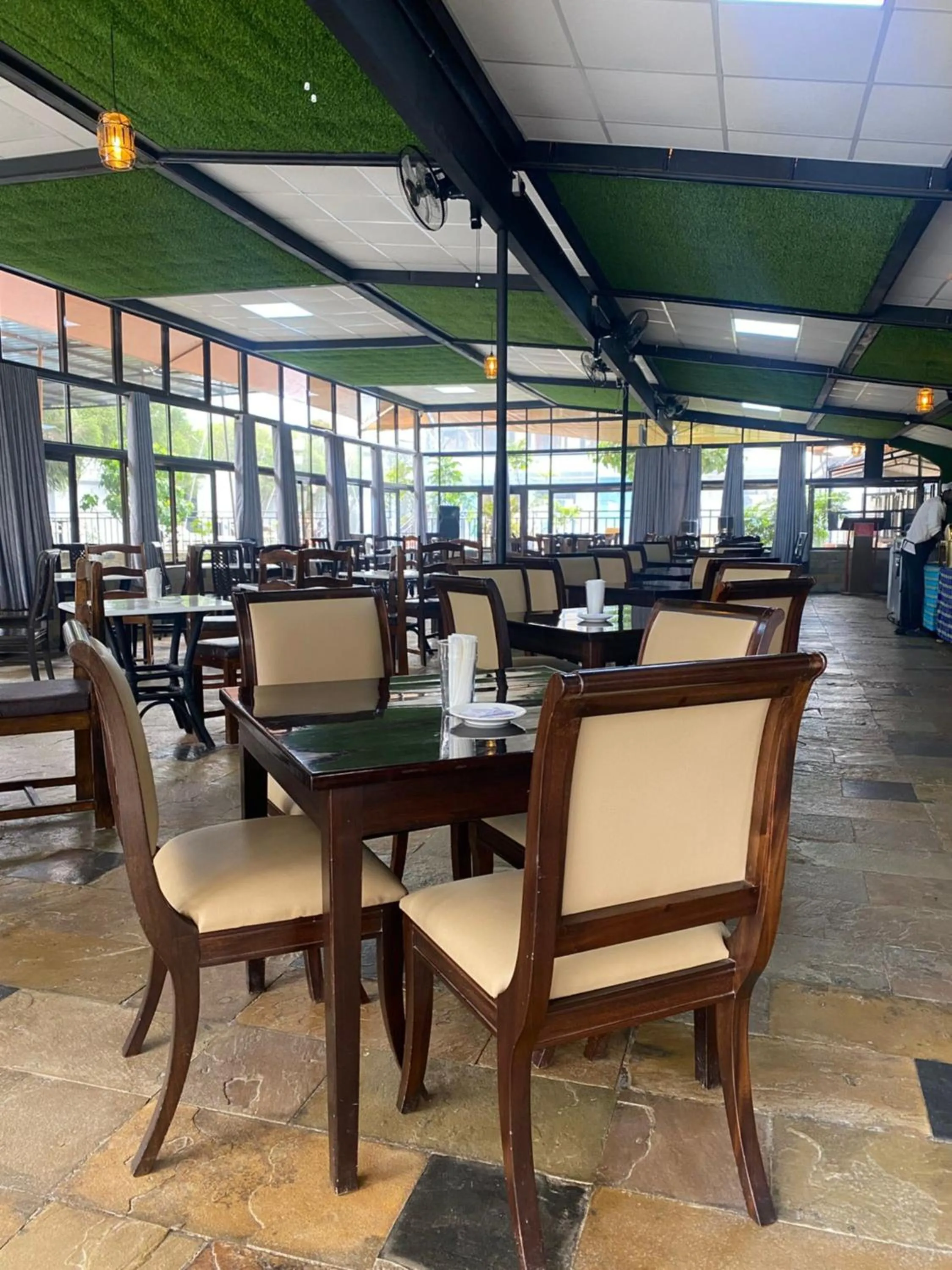 Restaurant/places to eat in Lake Naivasha Lazarus Lodge