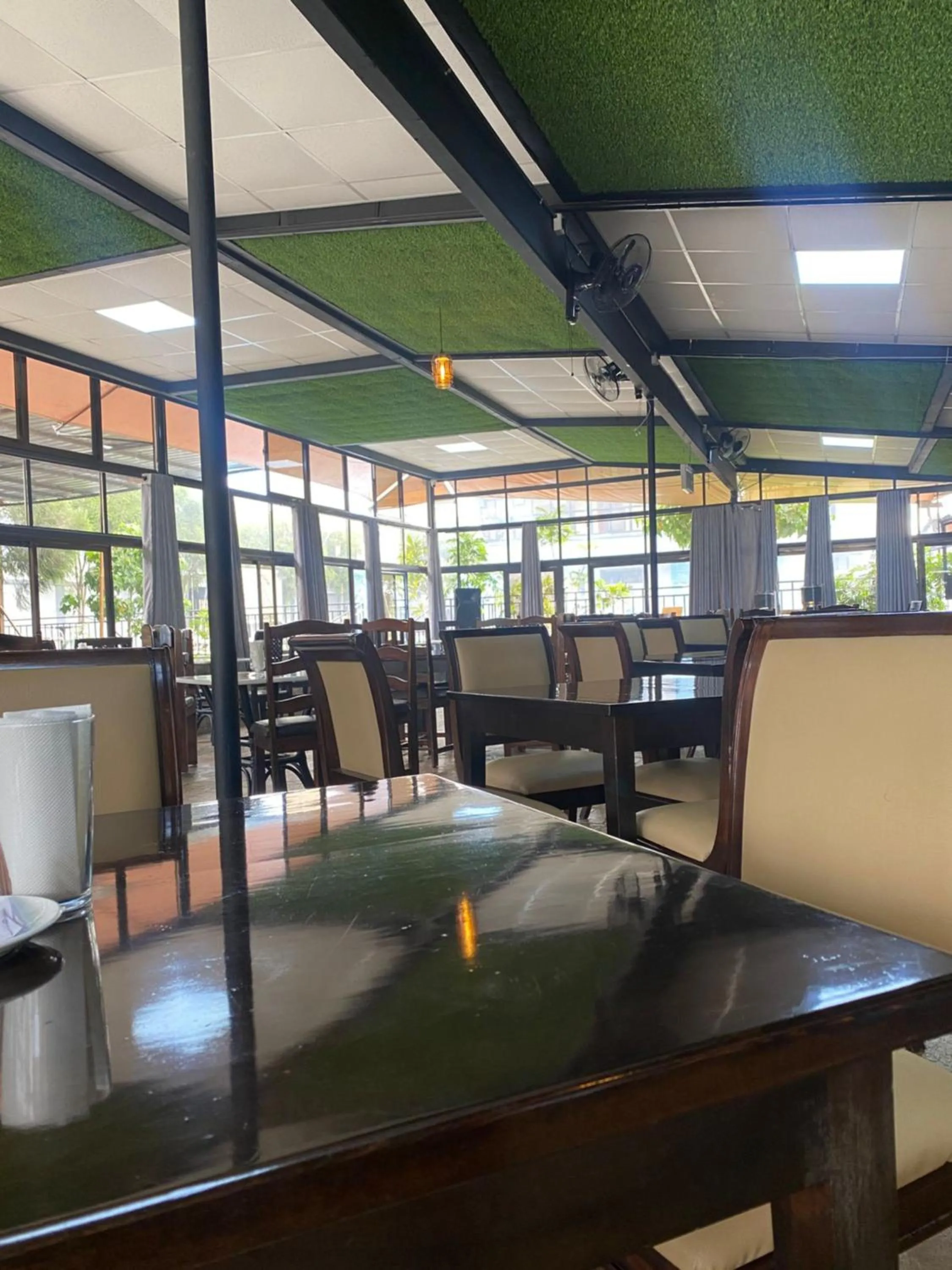 Restaurant/places to eat in Lake Naivasha Lazarus Lodge