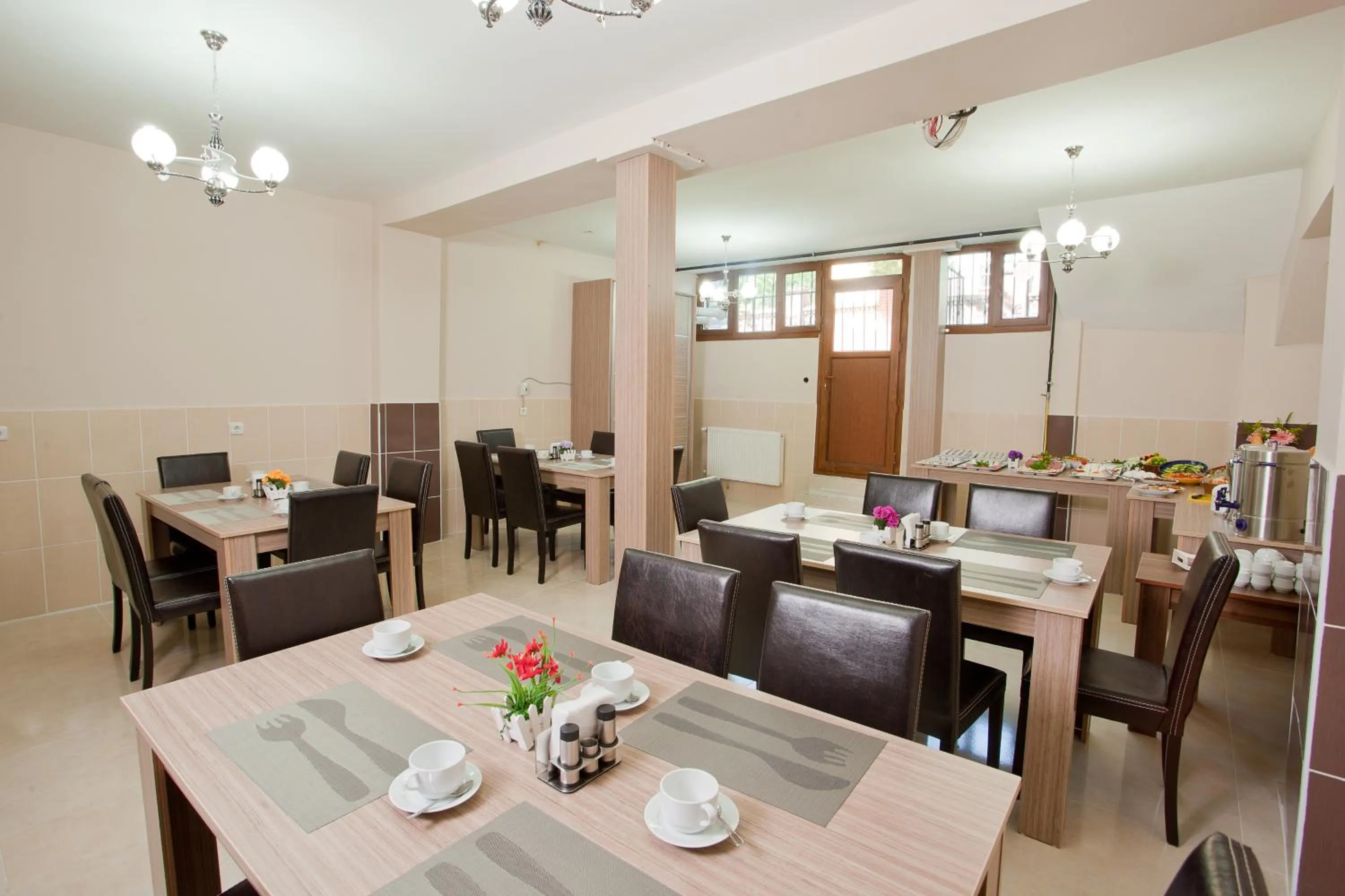 Restaurant/places to eat in Birlik Apart Hotel