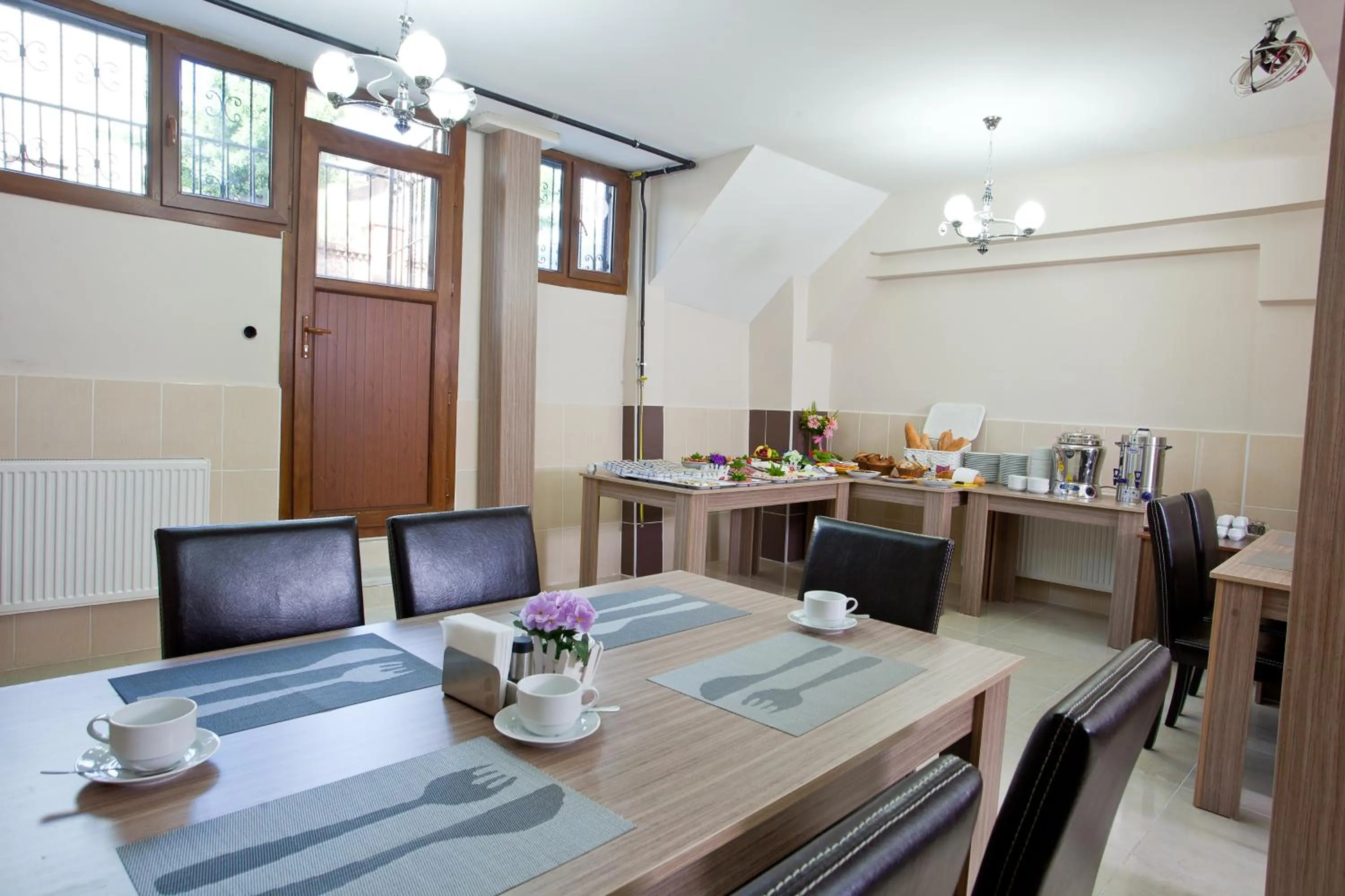 Restaurant/places to eat in Birlik Apart Hotel