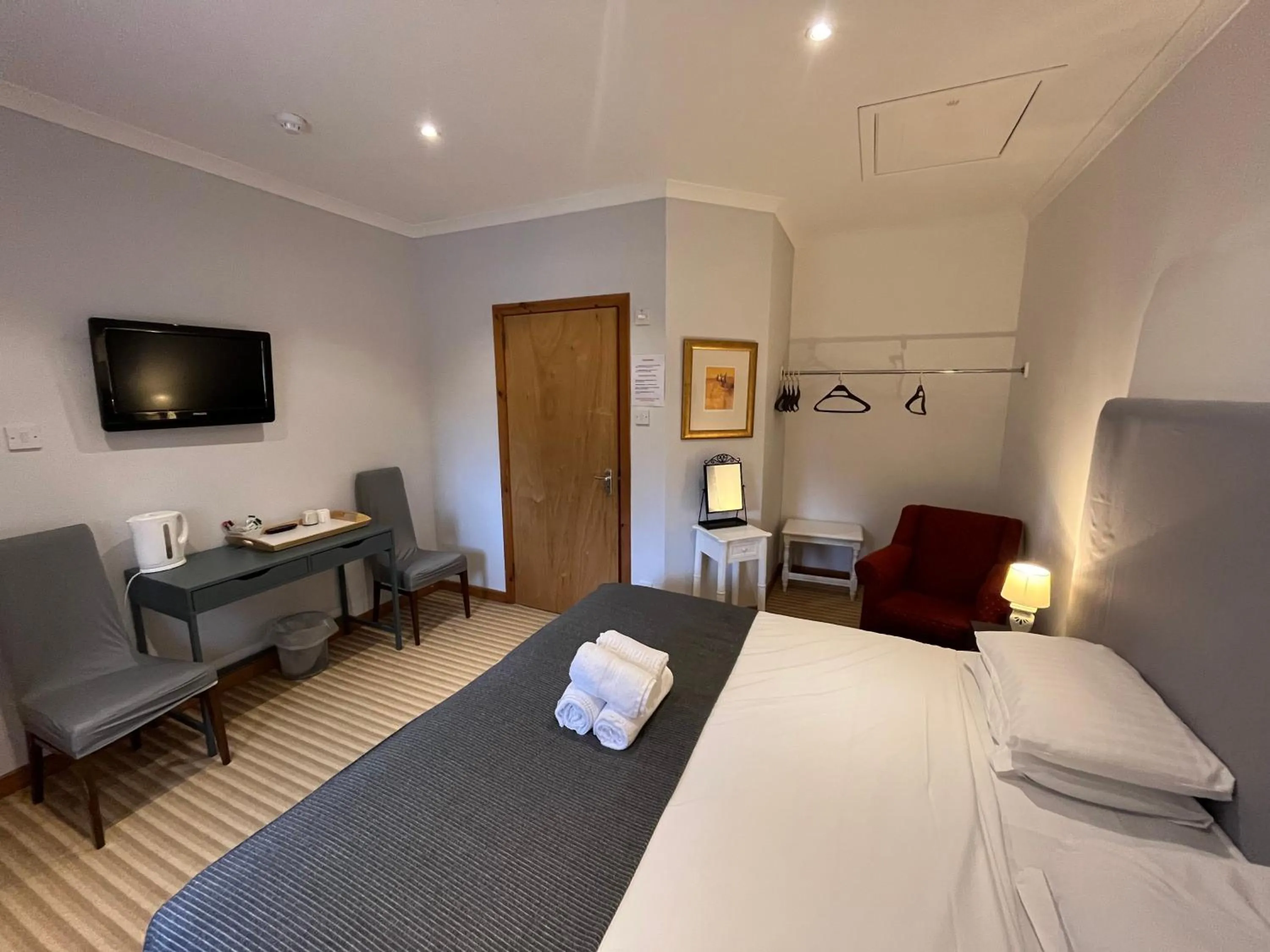 Bedroom, Bed in Columba House