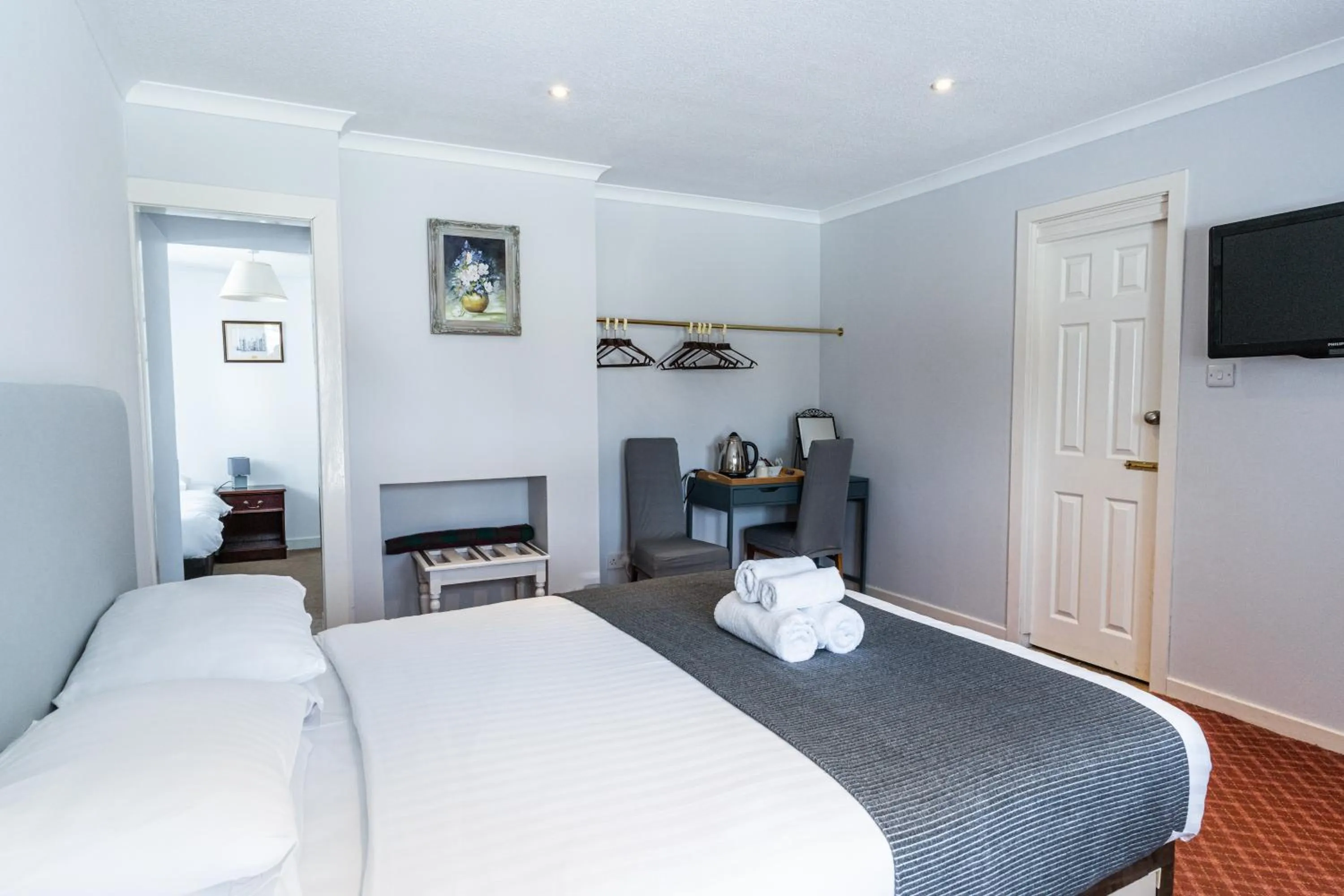 Bedroom, Bed in Columba House