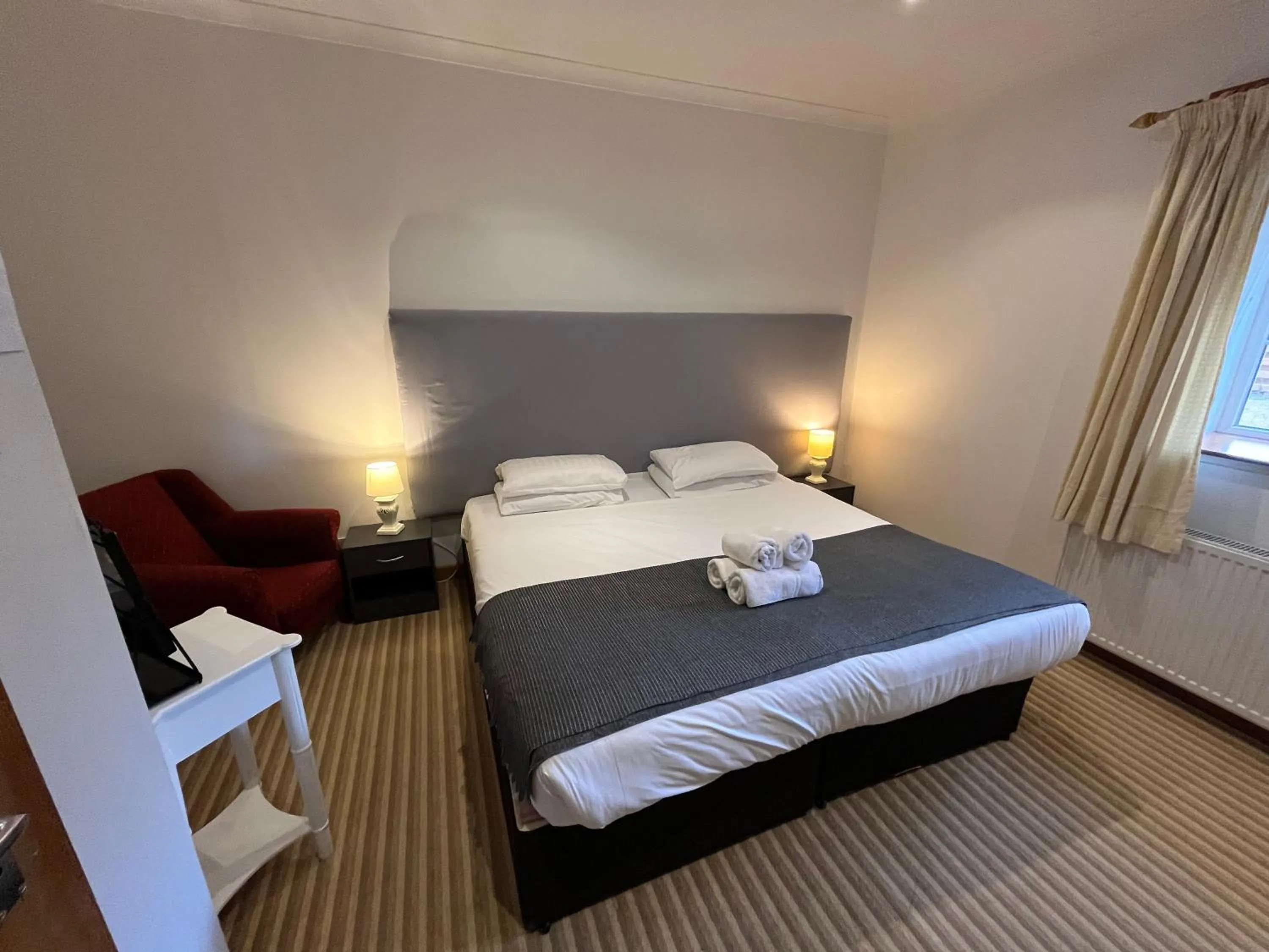 Bedroom, Bed in Columba House