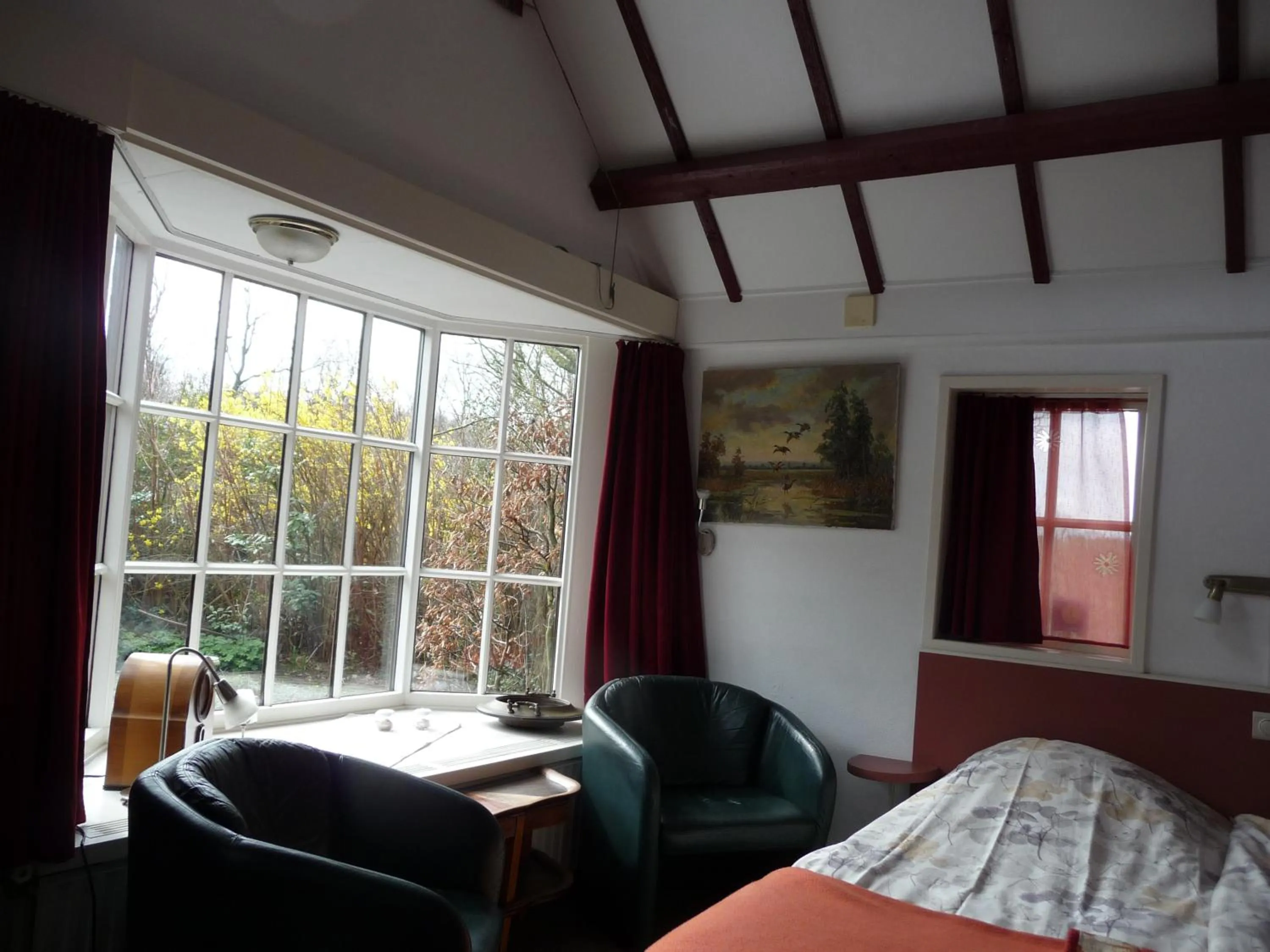 Seating area, Bed in Selatuinen